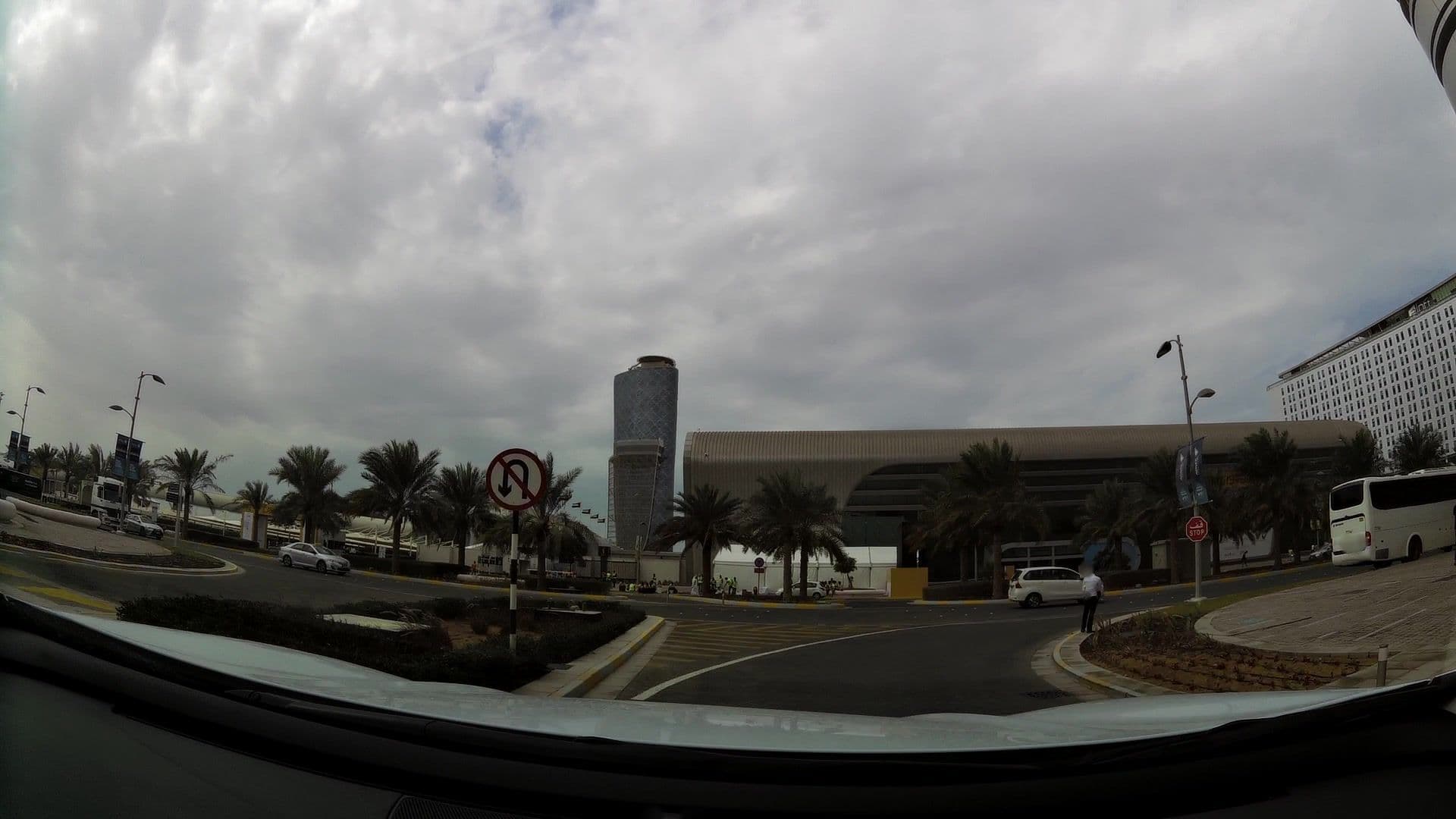 Street view near Bodylines Rooftop Pool, Abu Dhabi — © kaartcam (CC BY-SA · Mapillary)