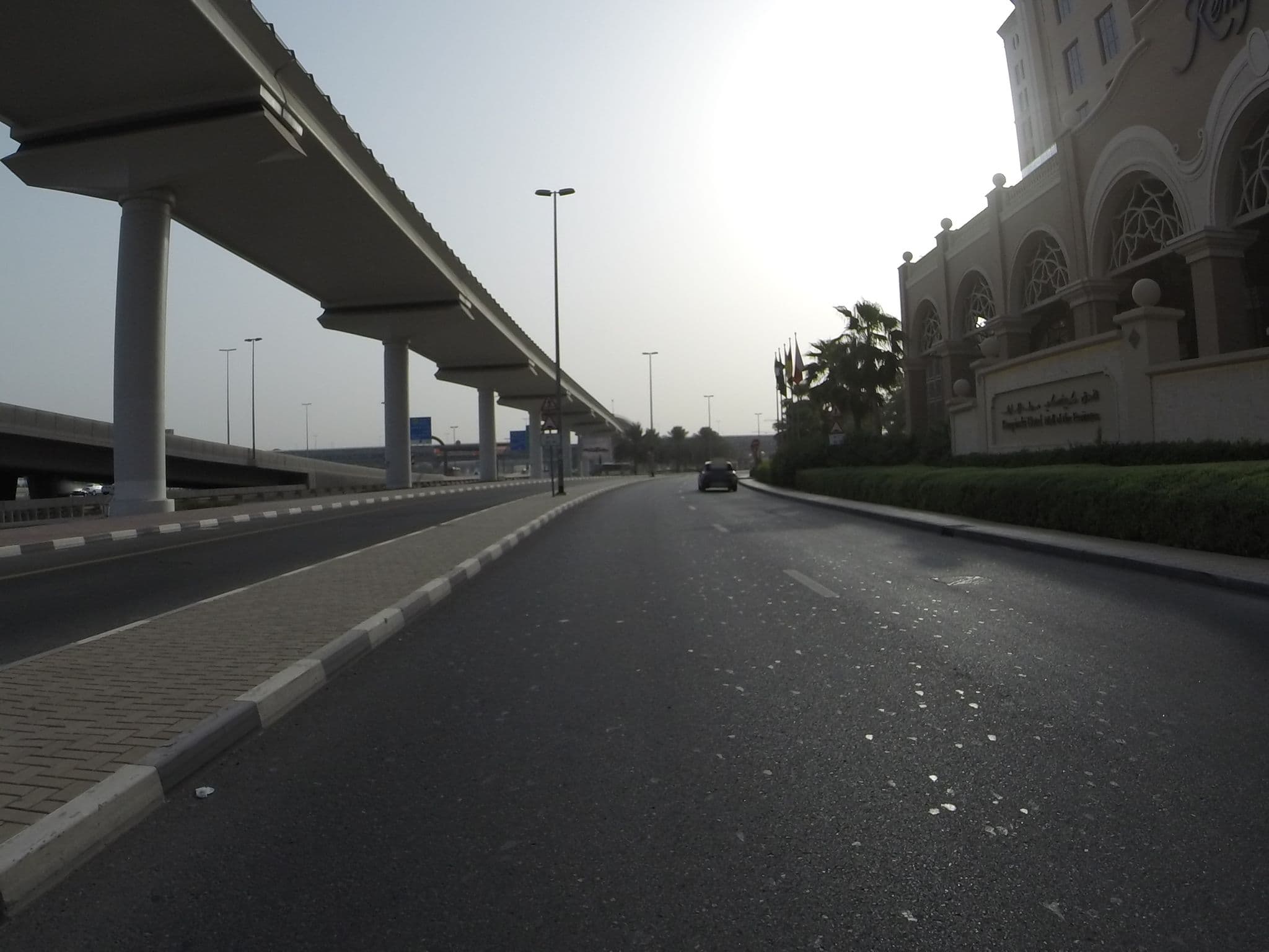 Street view near Kempinski Hotel Mall of the Emirates, Al Sufouh — © seb1204 (CC BY-SA · Mapillary)