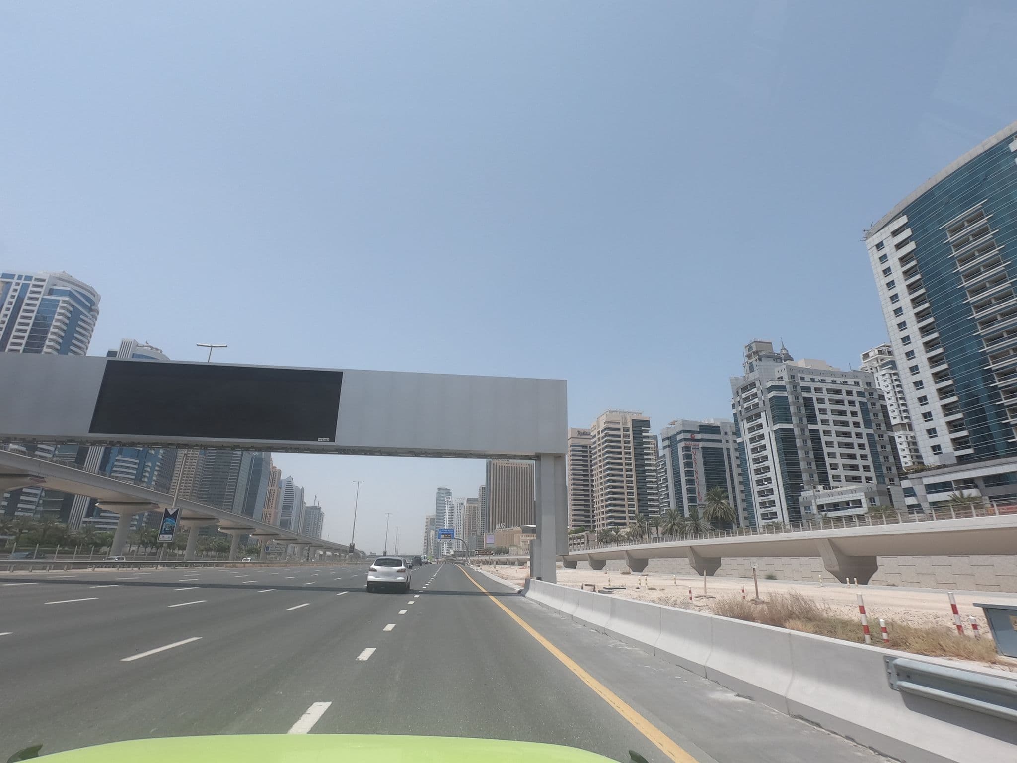 Street view near Grosvenor House 1st, Dubai Marina — © countzero5 (CC BY-SA · Mapillary)