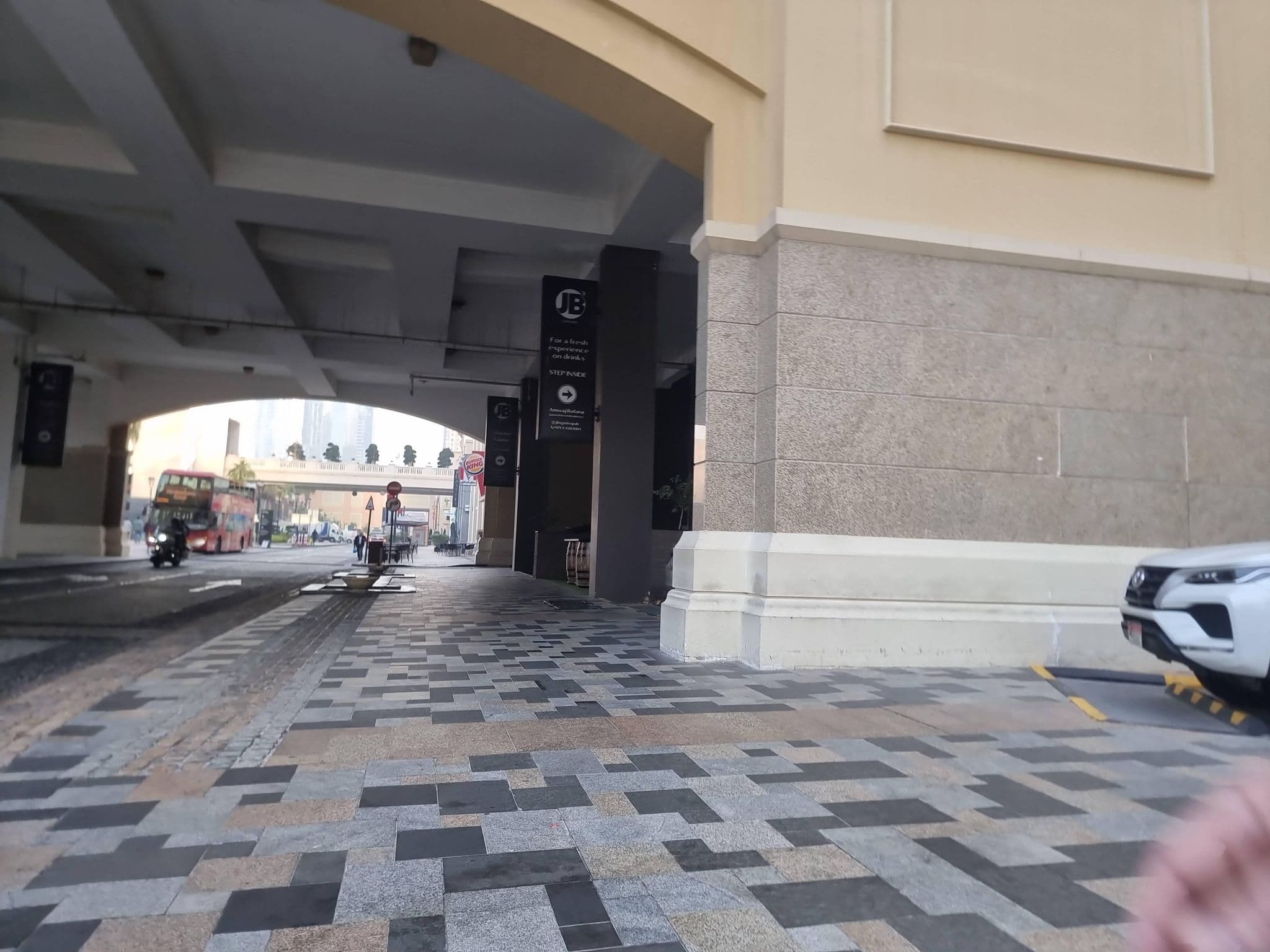Street view near Swimming Pool Amwaj Rotana, Dubai Marina — © mapfool (CC BY-SA · Mapillary)