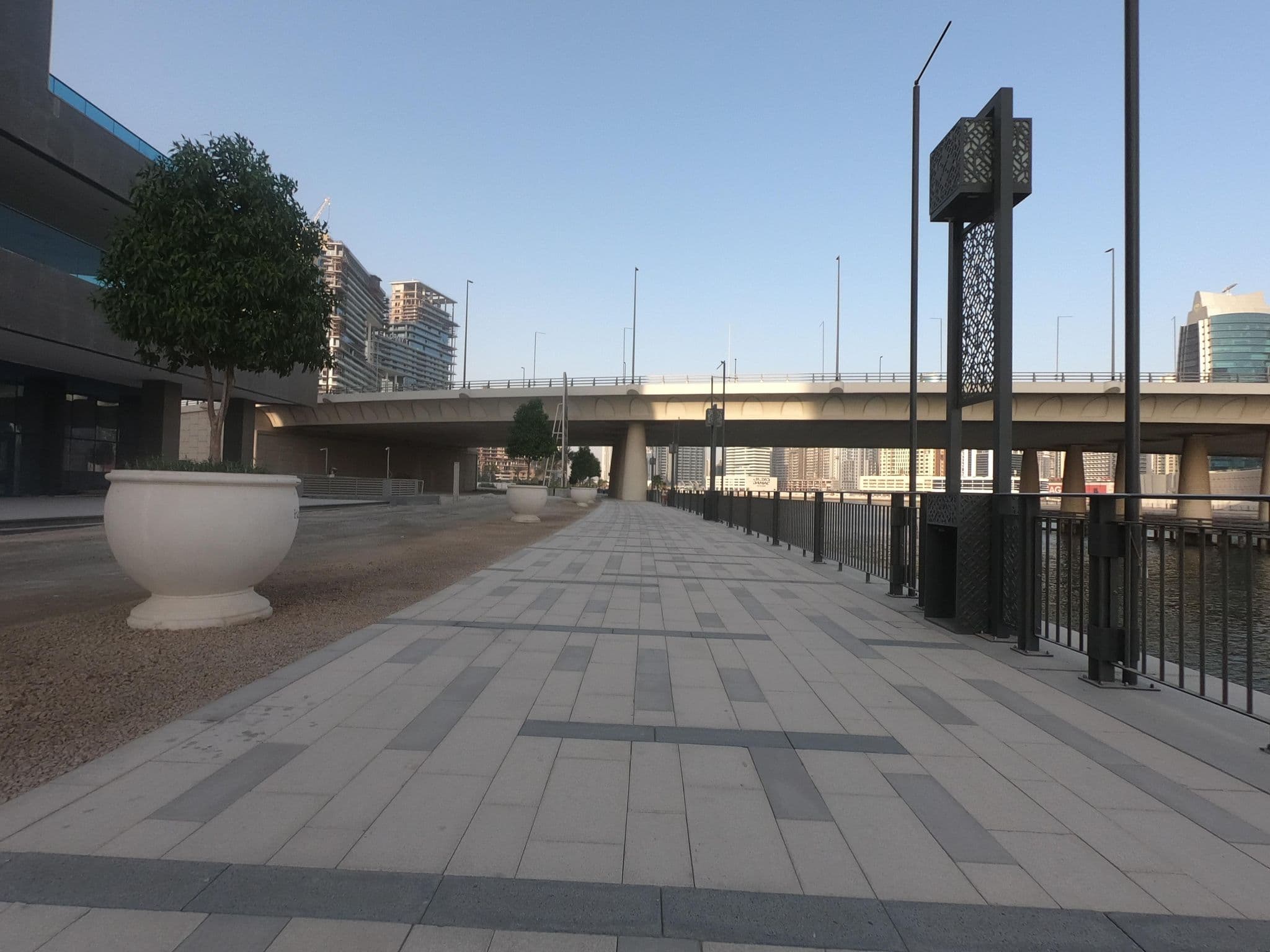 Street view near Swimming Pool Radisson Blu Canal View, Downtown Dubai — © countzero5 (CC BY-SA · Mapillary)