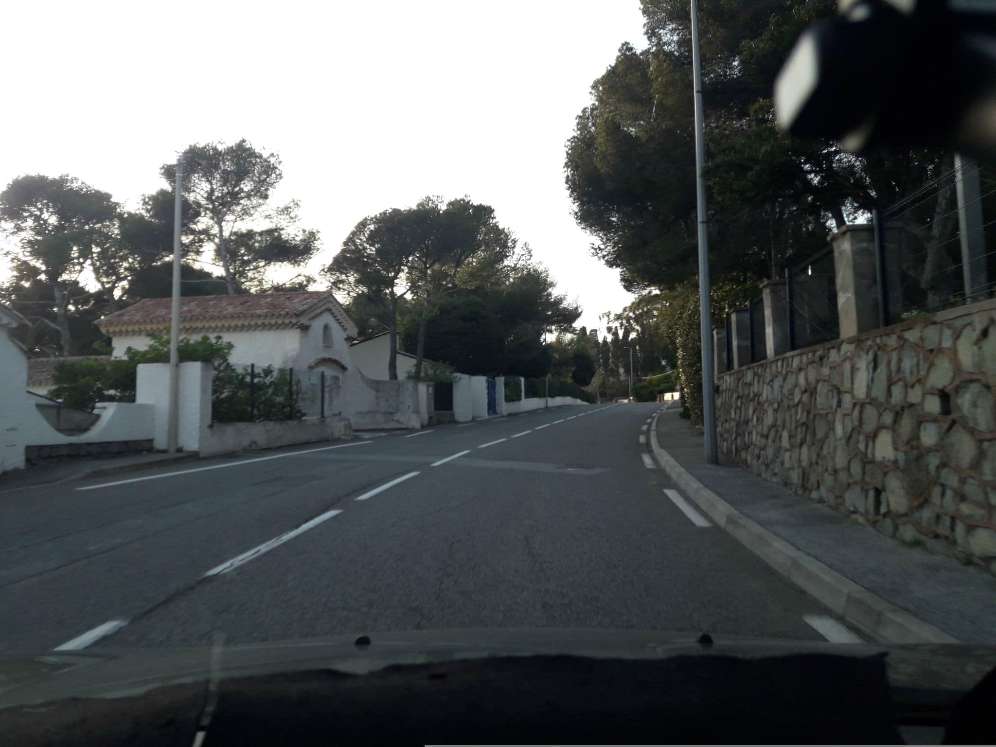 Street view near Hôtel Robinson Crusoé, Saint-Raphaël — © eric_s (CC BY-SA · Mapillary)