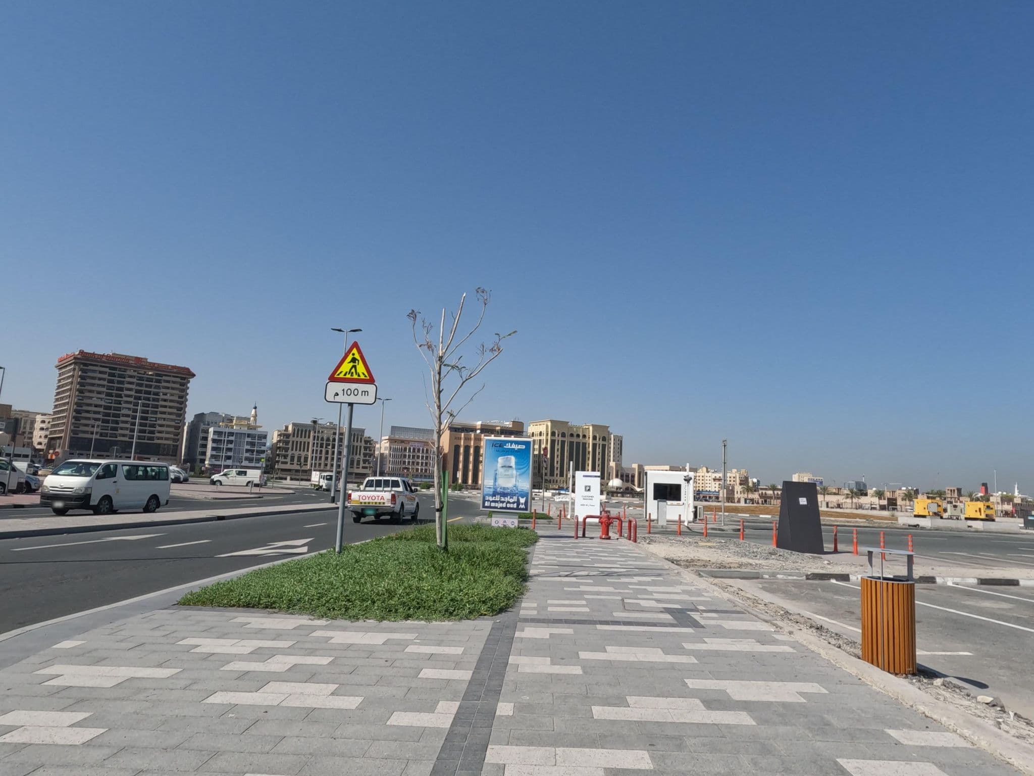 Street view near Burj Al Arap Jumeirah, Bur Dubai — © countzero5 (CC BY-SA · Mapillary)