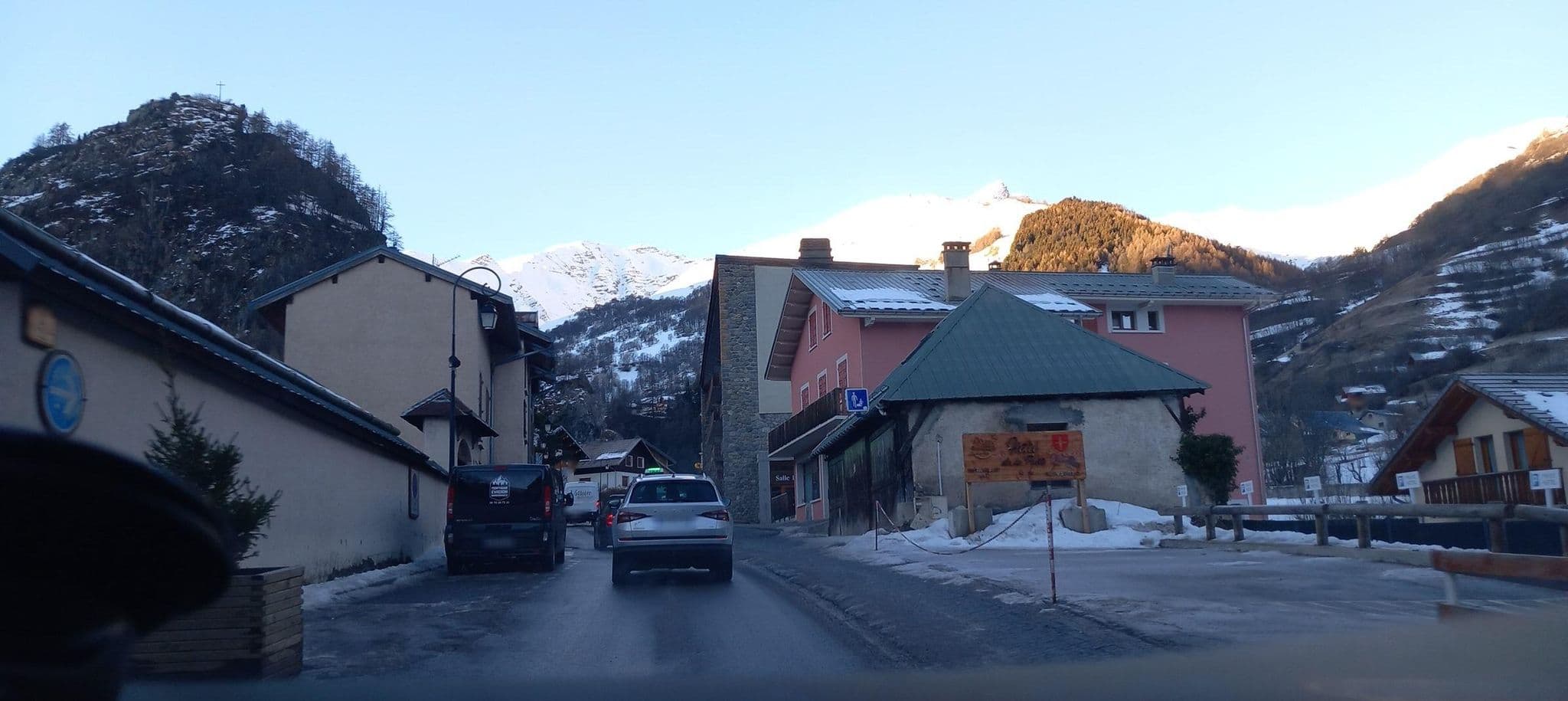 Street view near Hôtel de la Poste, Valloire