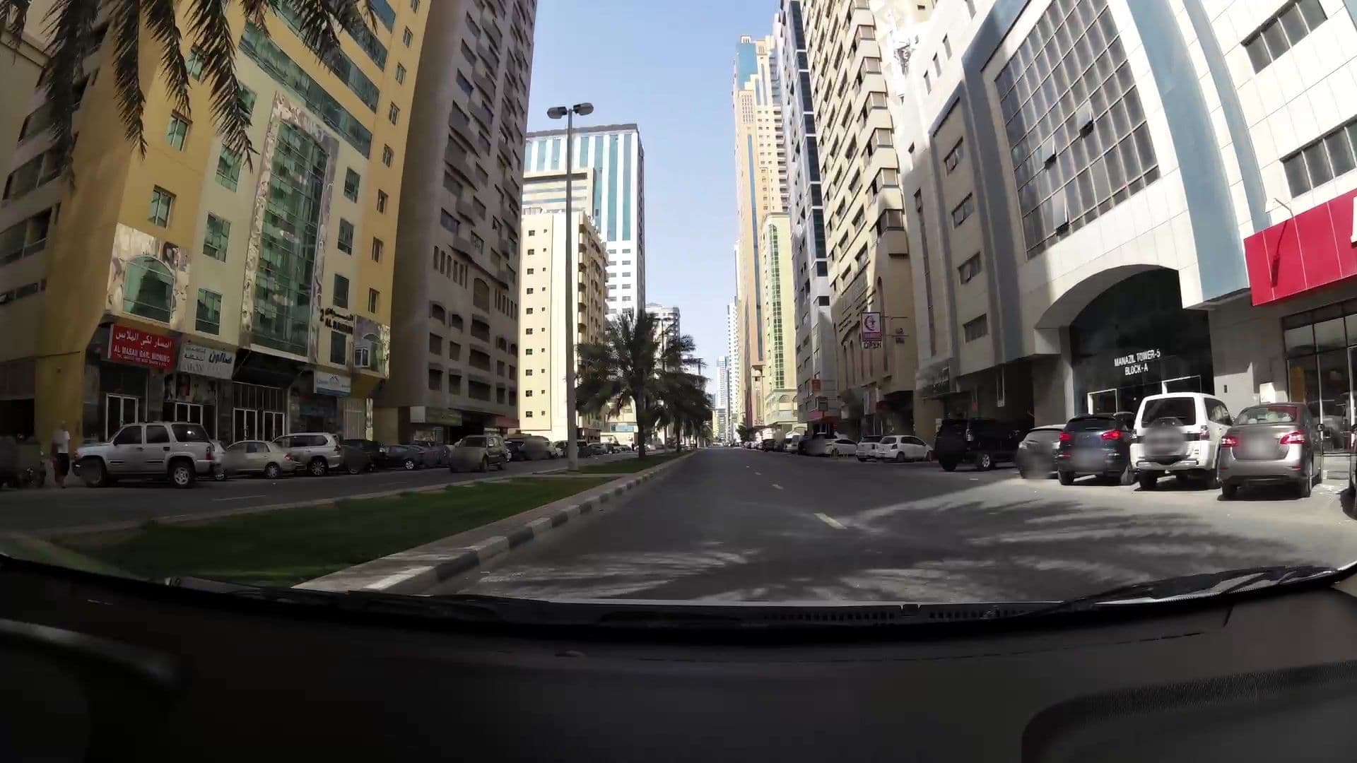 Street view near Shangri-La Qaryat Al Beri, Al Majaz — © kaartcam (CC BY-SA · Mapillary)