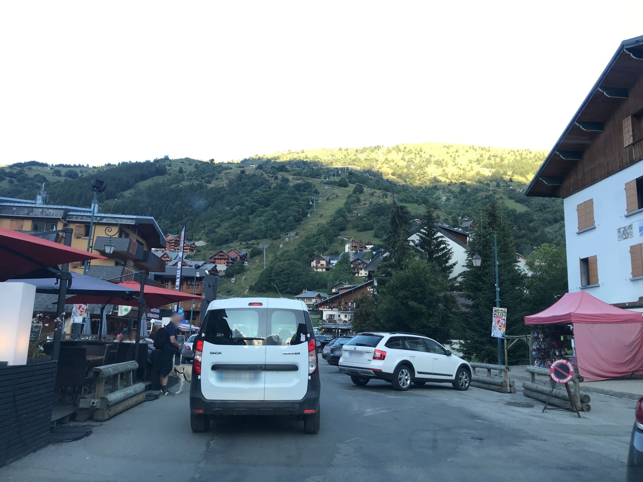 Street view near Neige et fleurs, Valloire