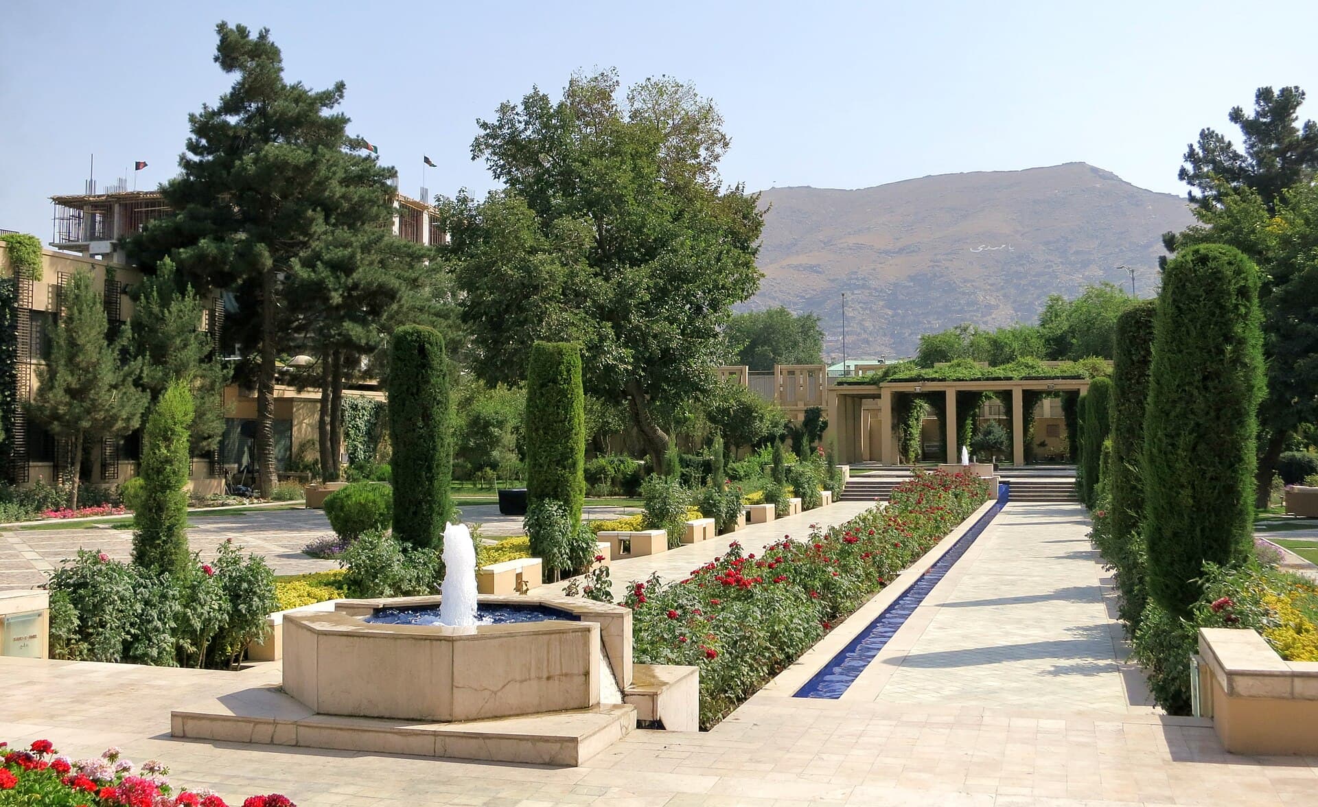 Kabul Serena Hotel (via Wikimedia Commons, CC BY 2.0)