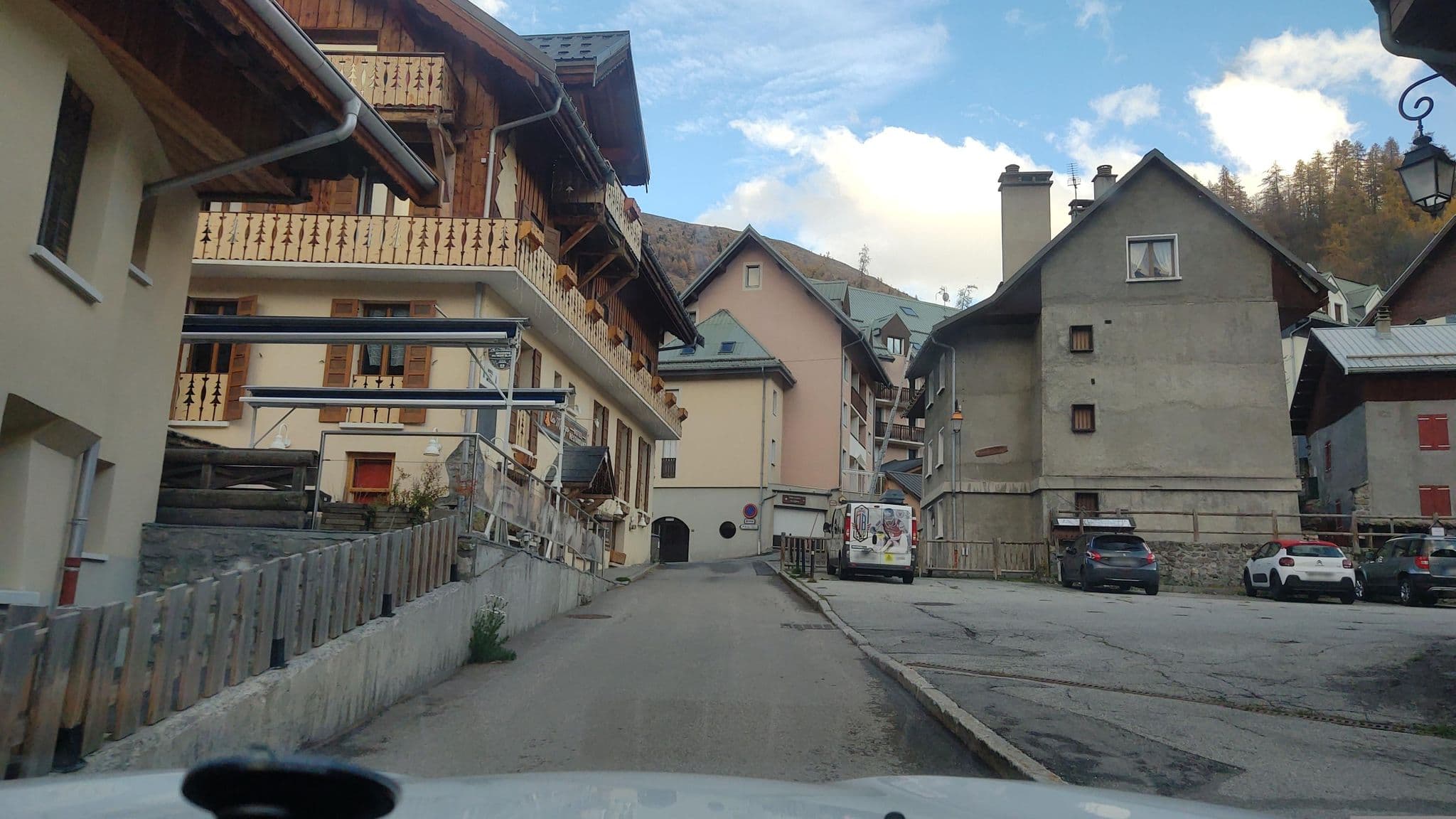 Street view near Les Éterlous, Valloire