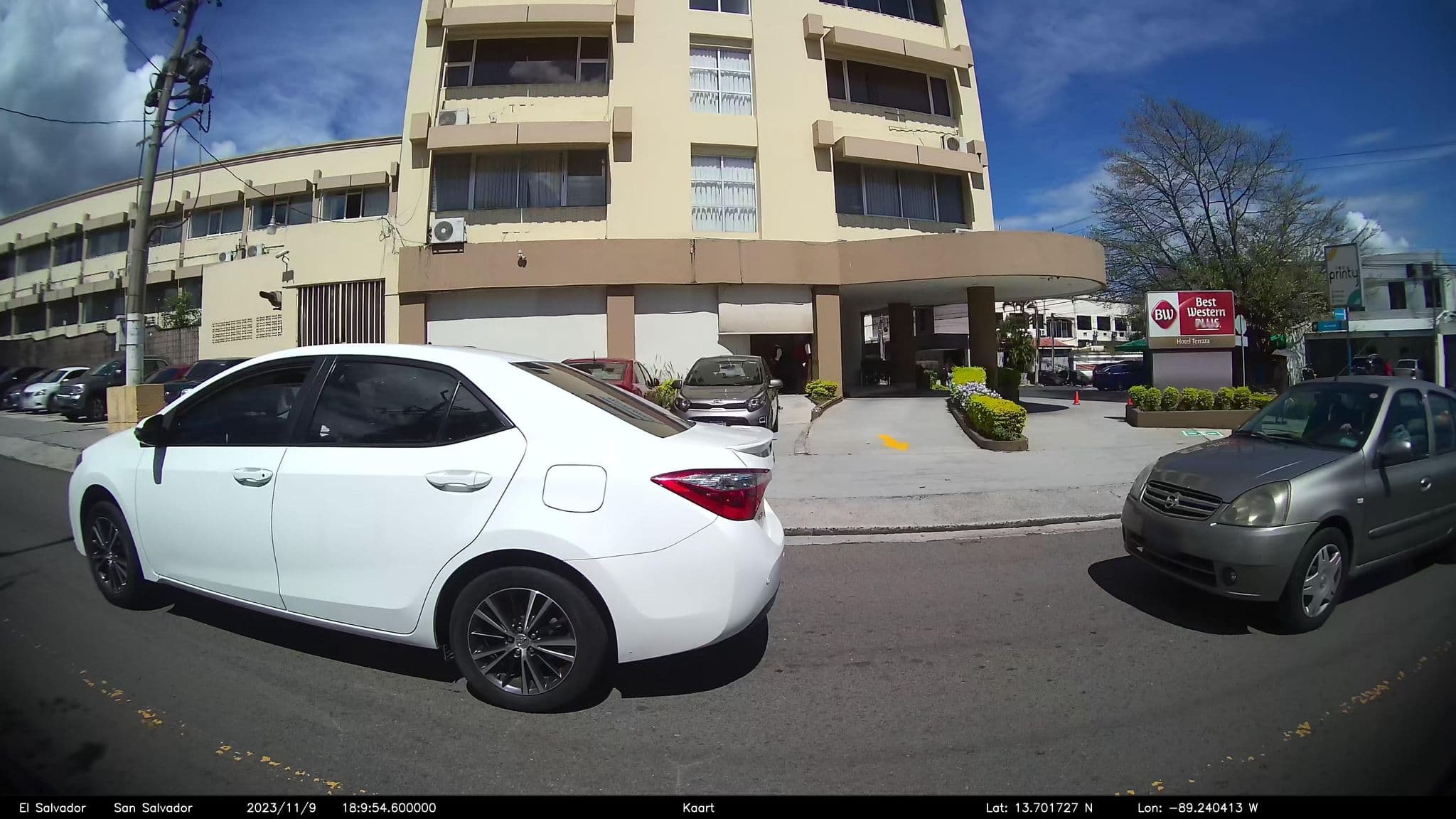 Street view near Best Western Plus Hotel Terraza, Antiguo Cuscatlán — © kaart_2 (CC BY-SA · Mapillary)