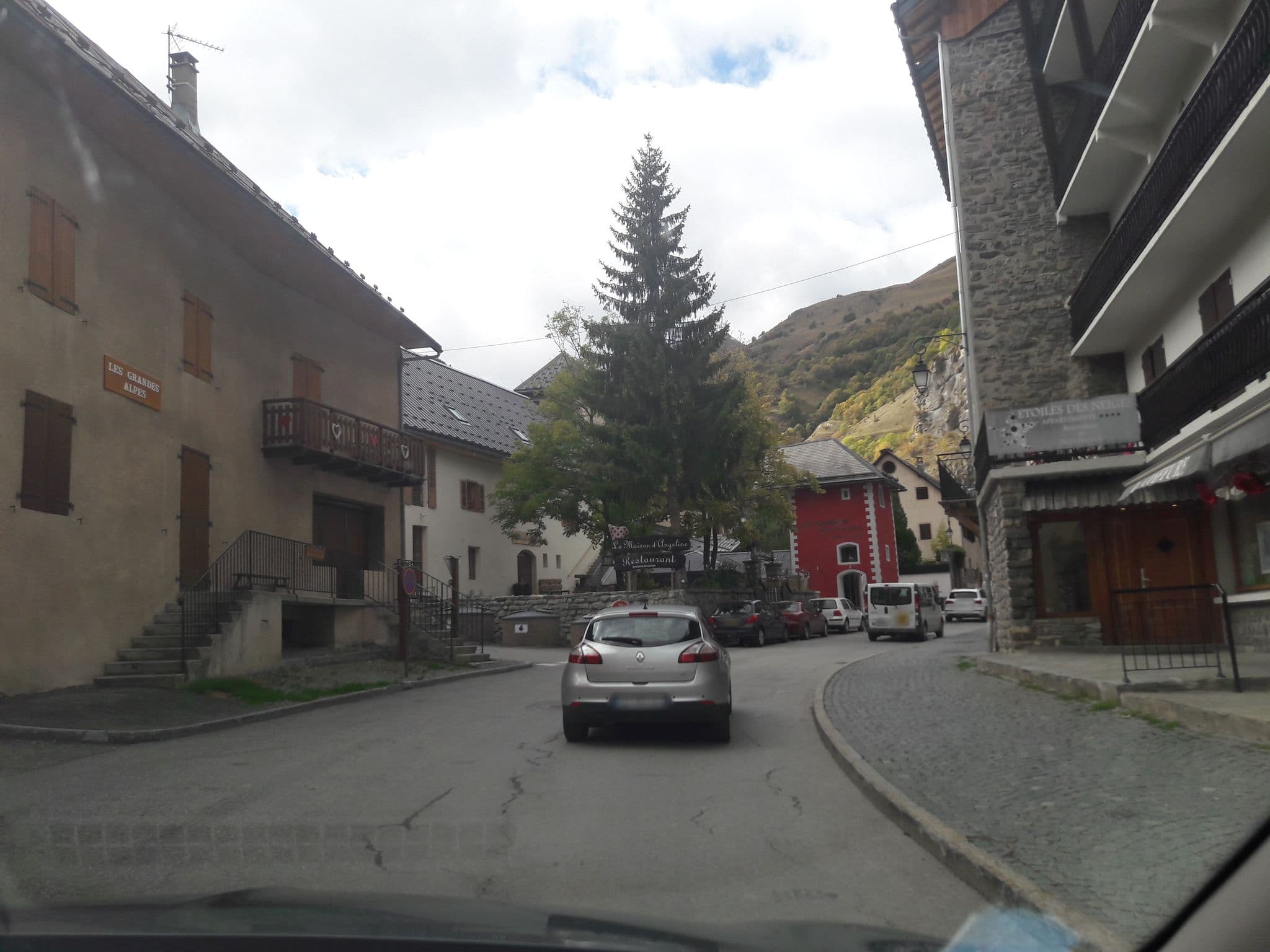 Street view near Étoiles des Neiges, Valloire