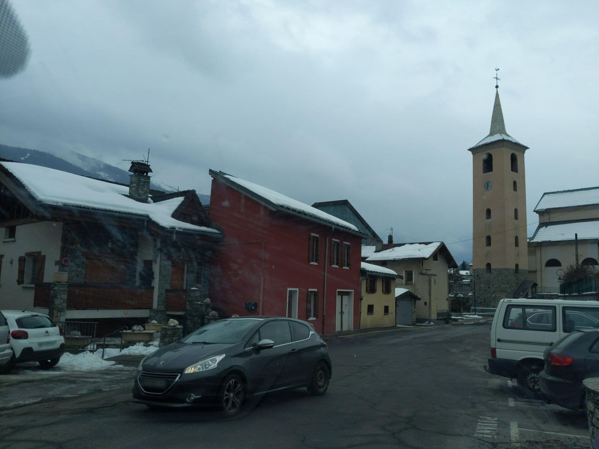 Street view near Le Savoyard, Bourg-Saint-Maurice — © alexmodesto73 (CC BY-SA · Mapillary)