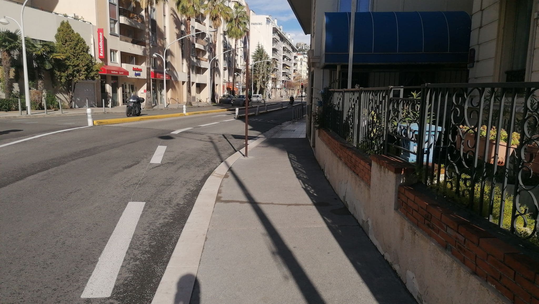 Street view near Hôtel Carlone, Rue de France — © bayebass513 (CC BY-SA · Mapillary)