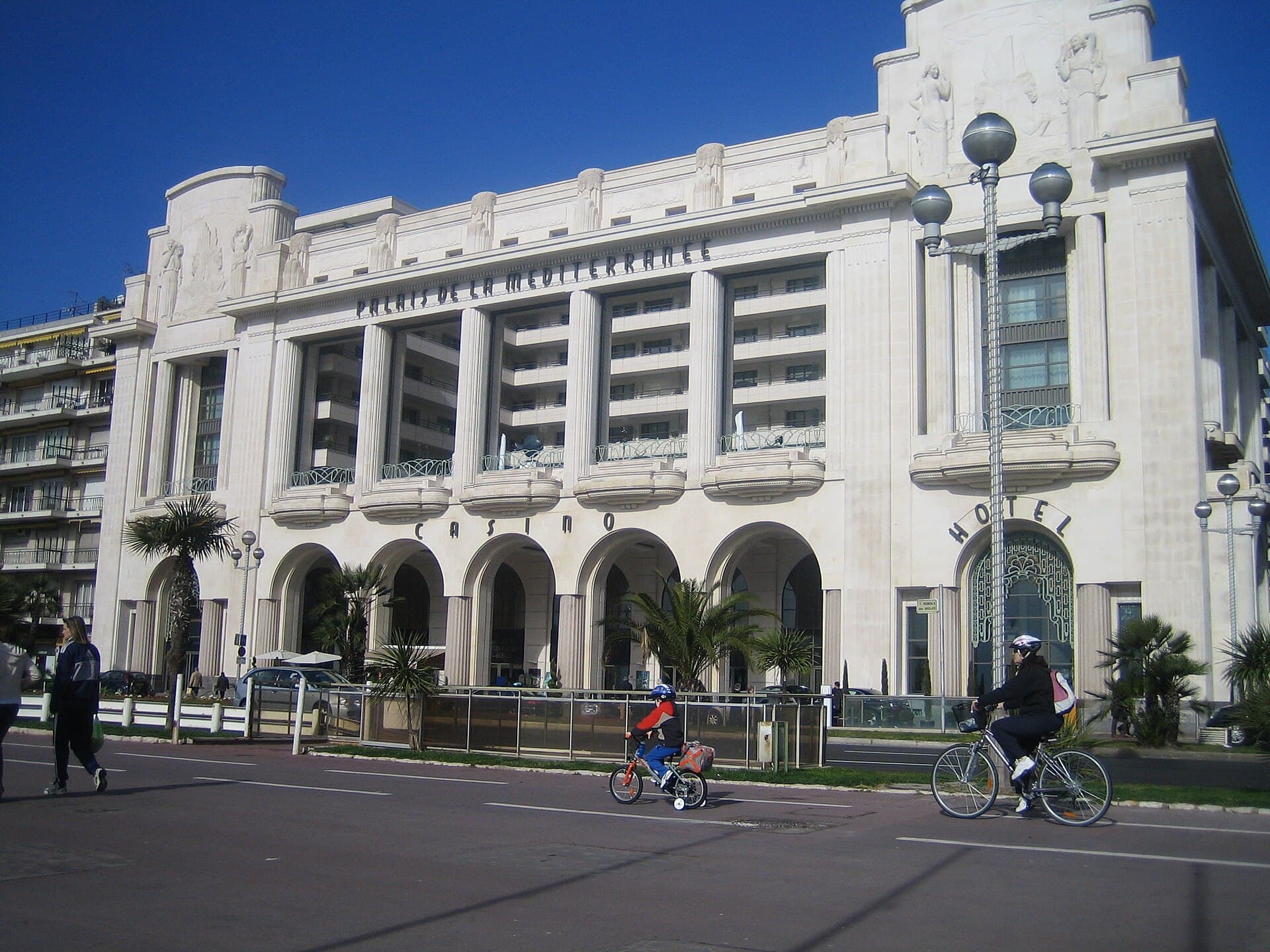 Hyatt Regency Nice Palais de la Méditerranée (via Wikimedia Commons, Public domain)
