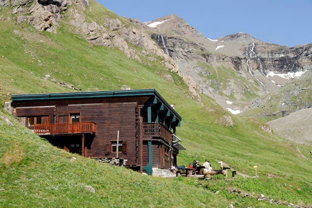 Refuge de Prariond (via Wikimedia Commons, CC BY 3.0)