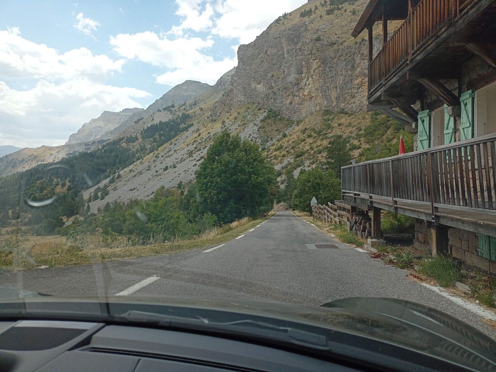 Street view near Refuge de la Cantonnière, Saint-Étienne-de-Tinée — © xdTAGCLAN (CC BY-SA · Mapillary)