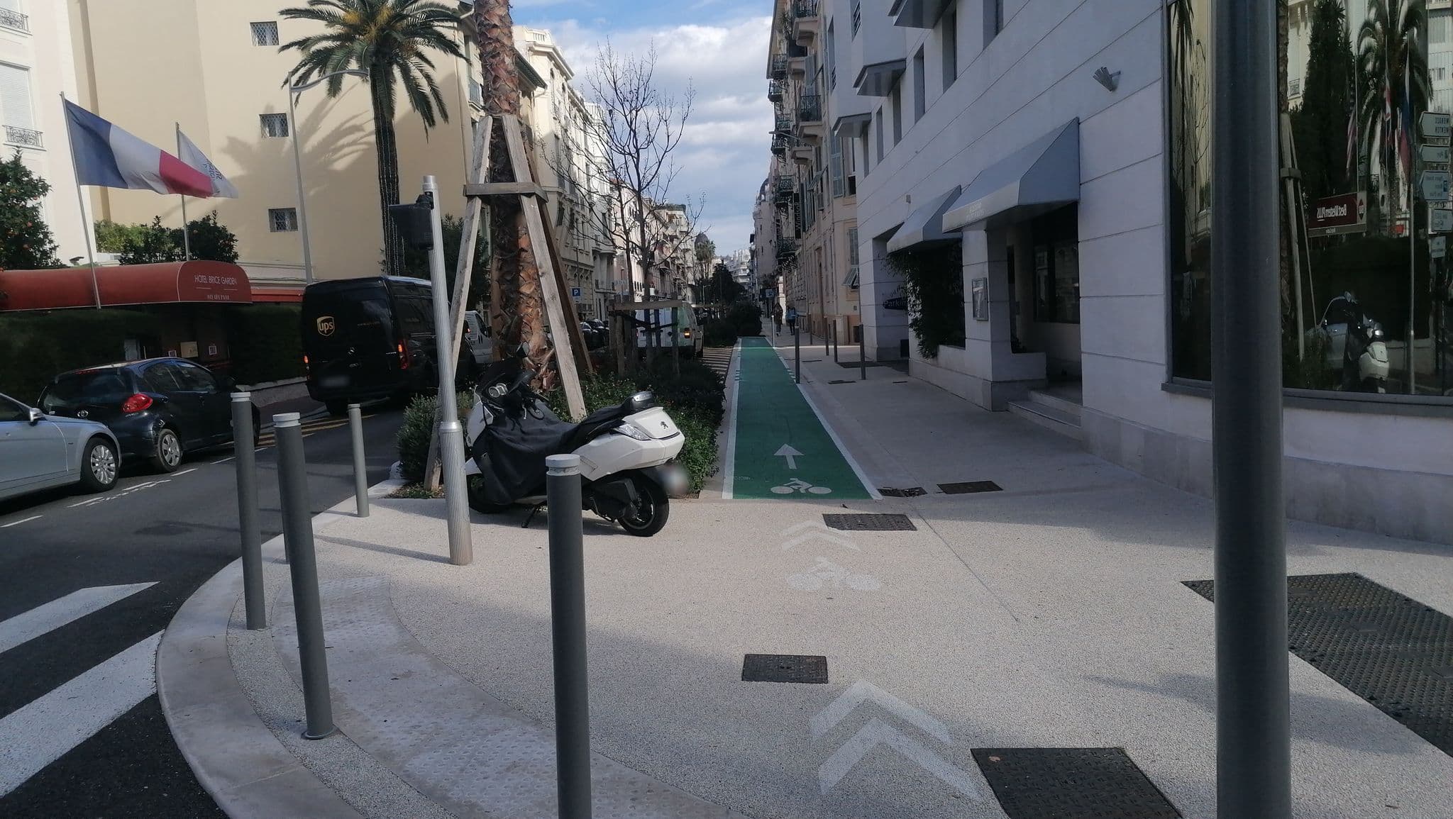 Street view near Goldstar Suites, Rue de France — © bayebass513 (CC BY-SA · Mapillary)