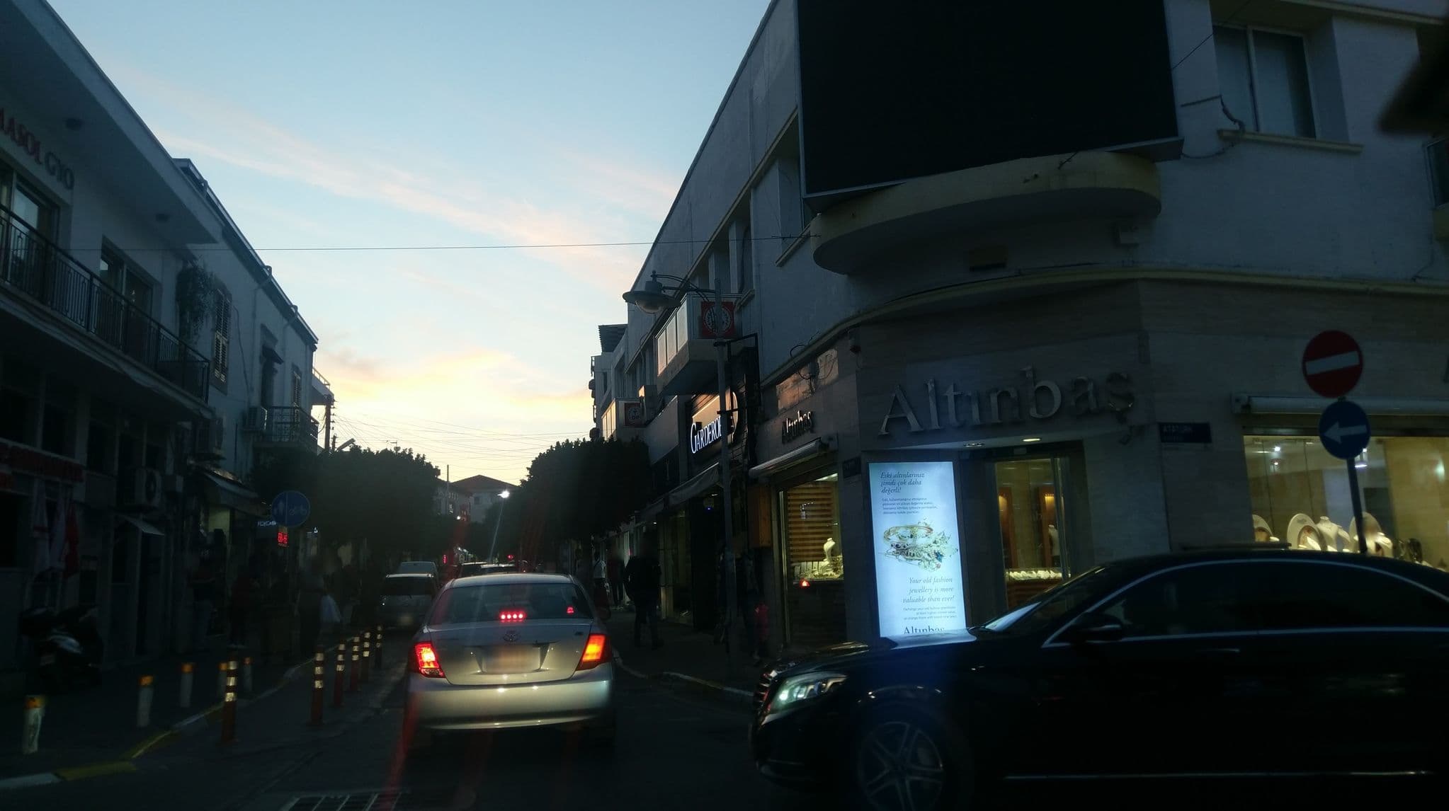 Street view near Arkın Colony Hotel&Casıno, Kyrenia — © ozkanilyasaksu (CC BY-SA · Mapillary)