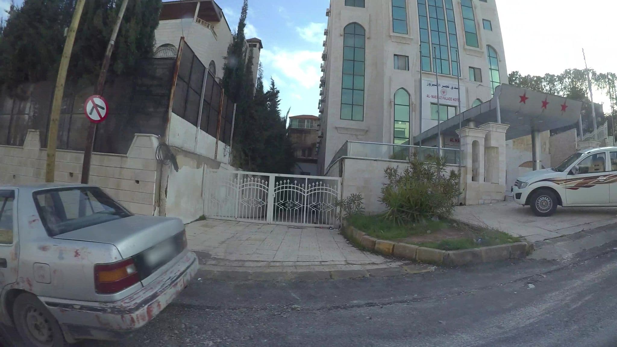 Street view near Jordan View Hotel, Al Jubayhah — © kaartcam (CC BY-SA · Mapillary)