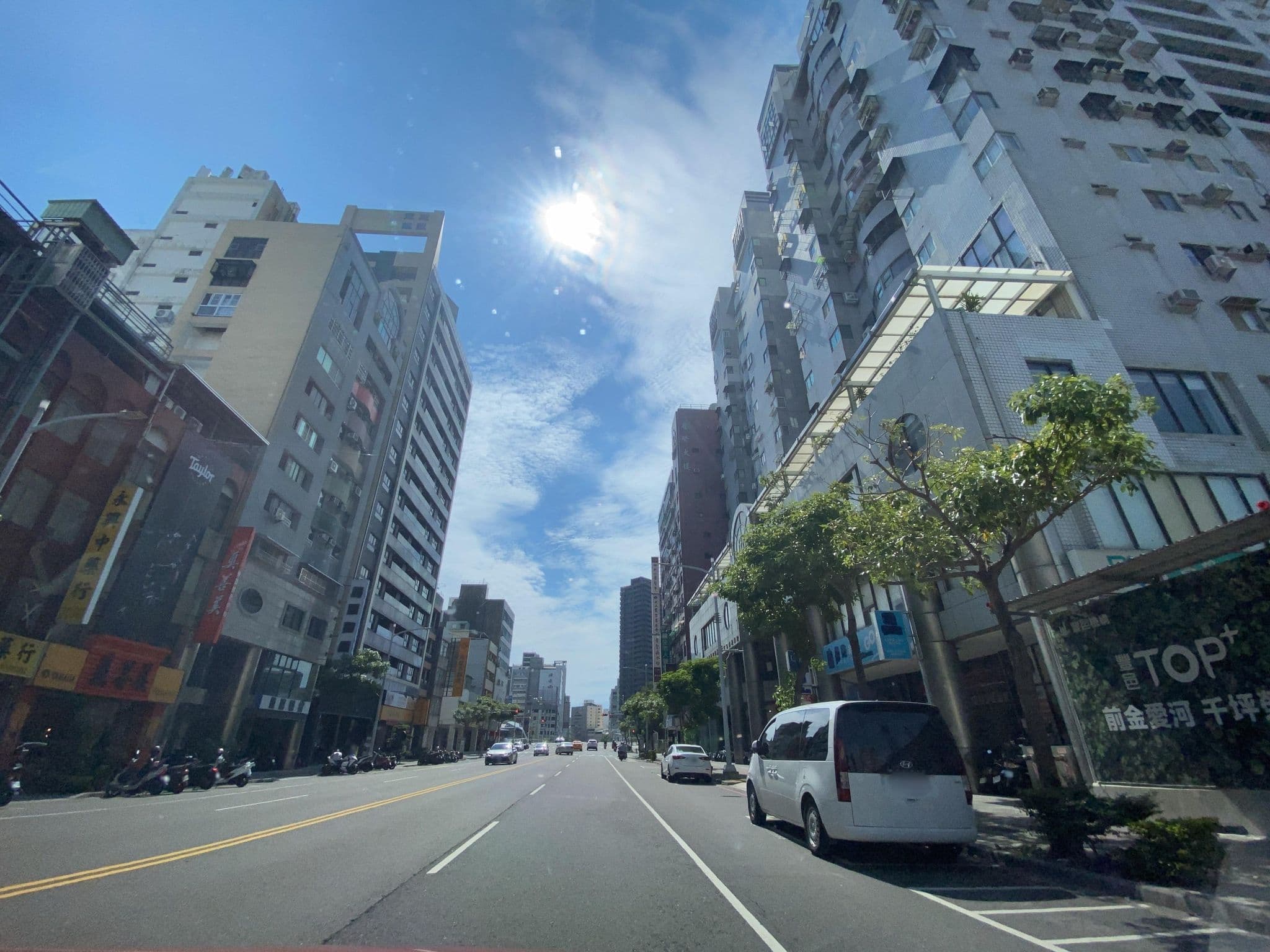 Street view near 白金漢大飯店, Kaohsiung — © irvinfly (CC BY-SA · Mapillary)