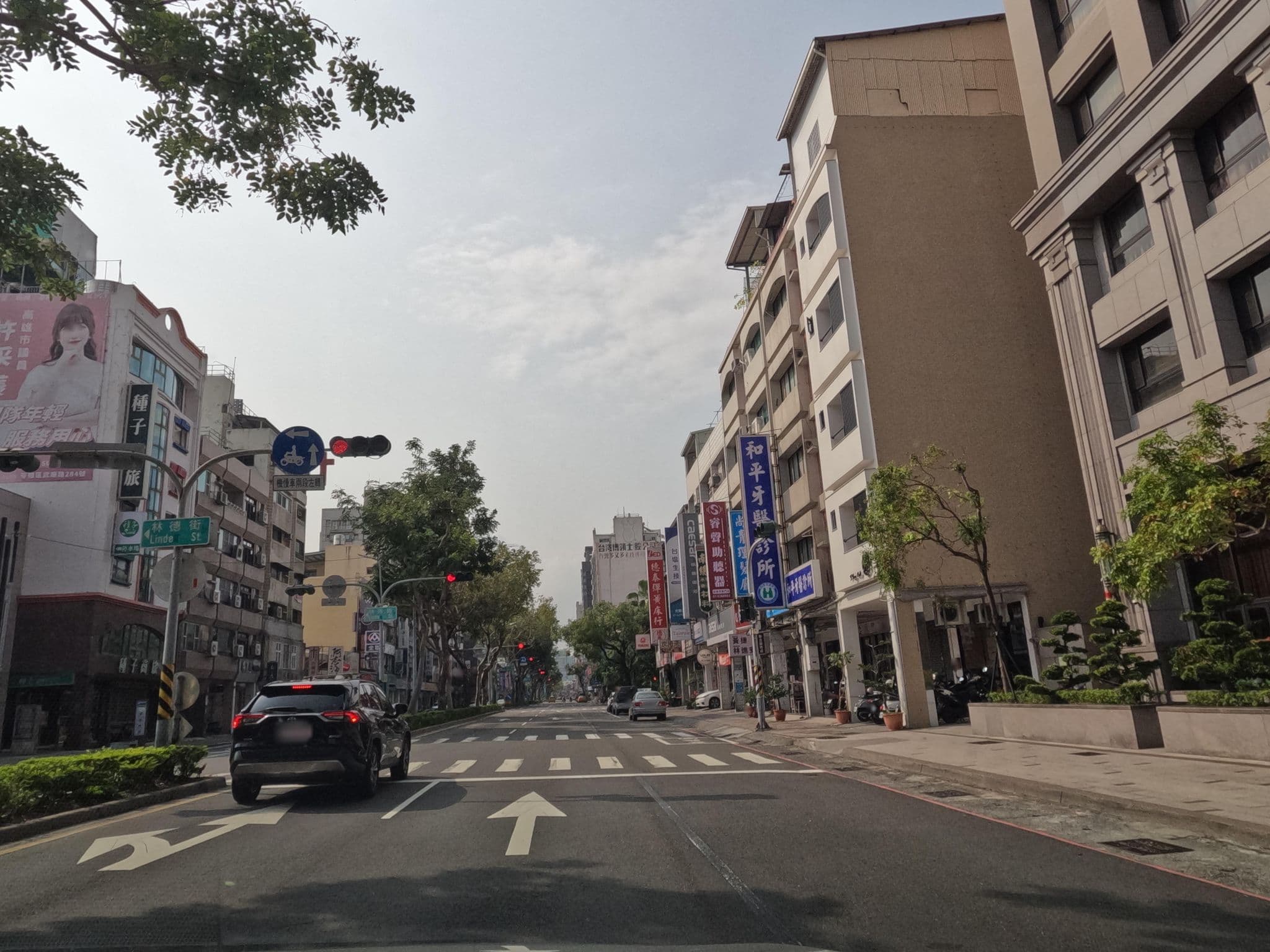 Street view near 康橋商旅(文化中心館) Kindess Hotel, Kaohsiung — © littlebtc (CC BY-SA · Mapillary)