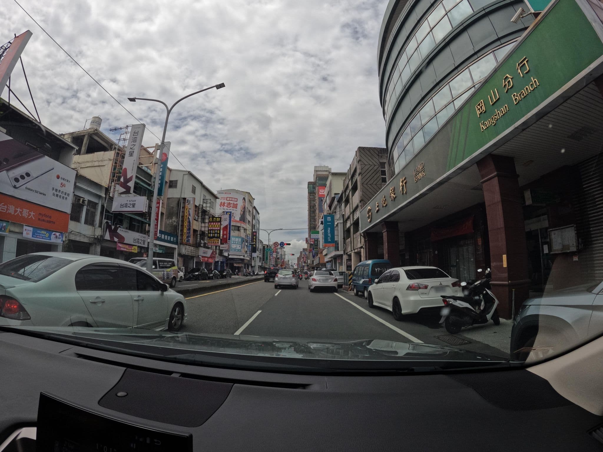 Street view near 和源旅社, Fengshan — © littlebtc (CC BY-SA · Mapillary)