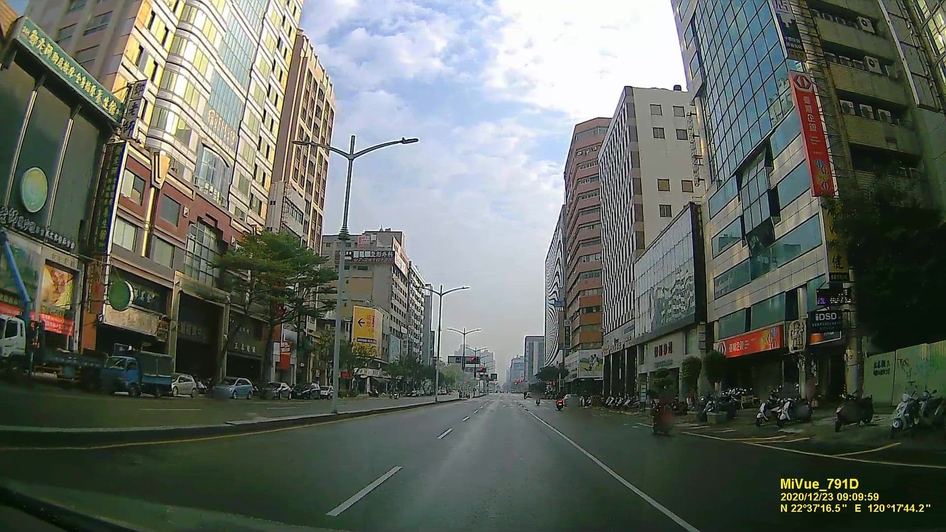 Street view near 崧泰大旅社, Kaohsiung — © littlebtc (CC BY-SA · Mapillary)