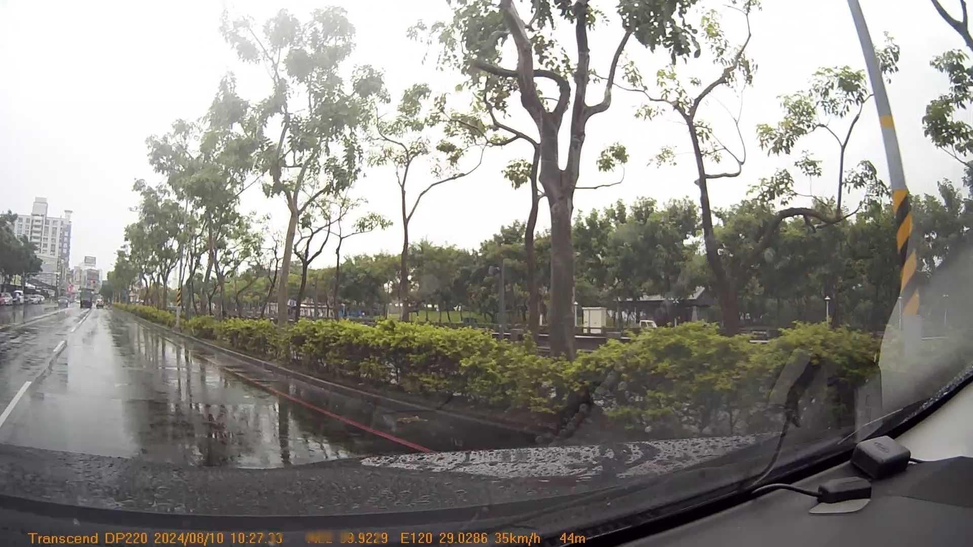 Street view near 海德堡汽車商務旅館, Fengshan — © hcyen (CC BY-SA · Mapillary)
