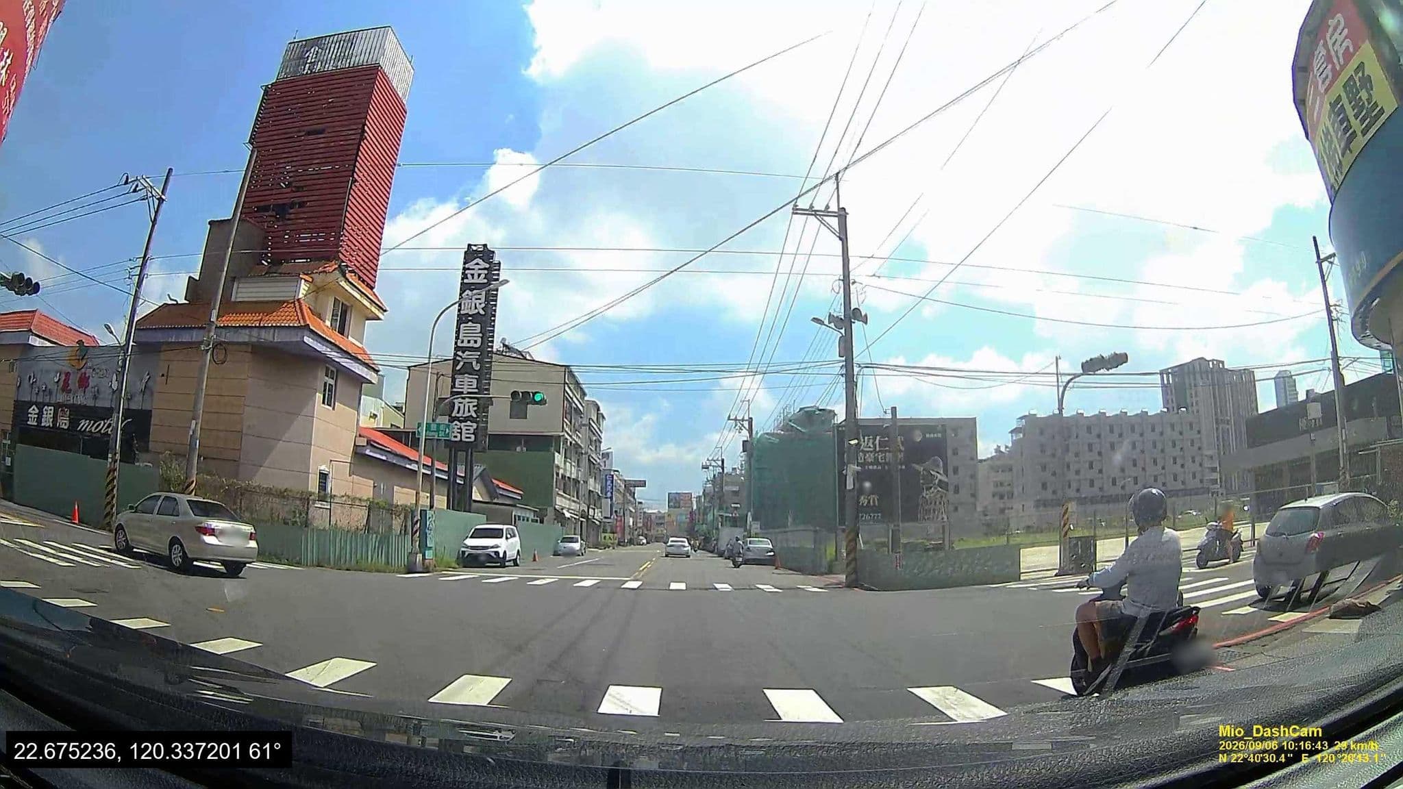 Street view near 金銀島商務汽車旅館, Fengshan — © hcyen (CC BY-SA · Mapillary)