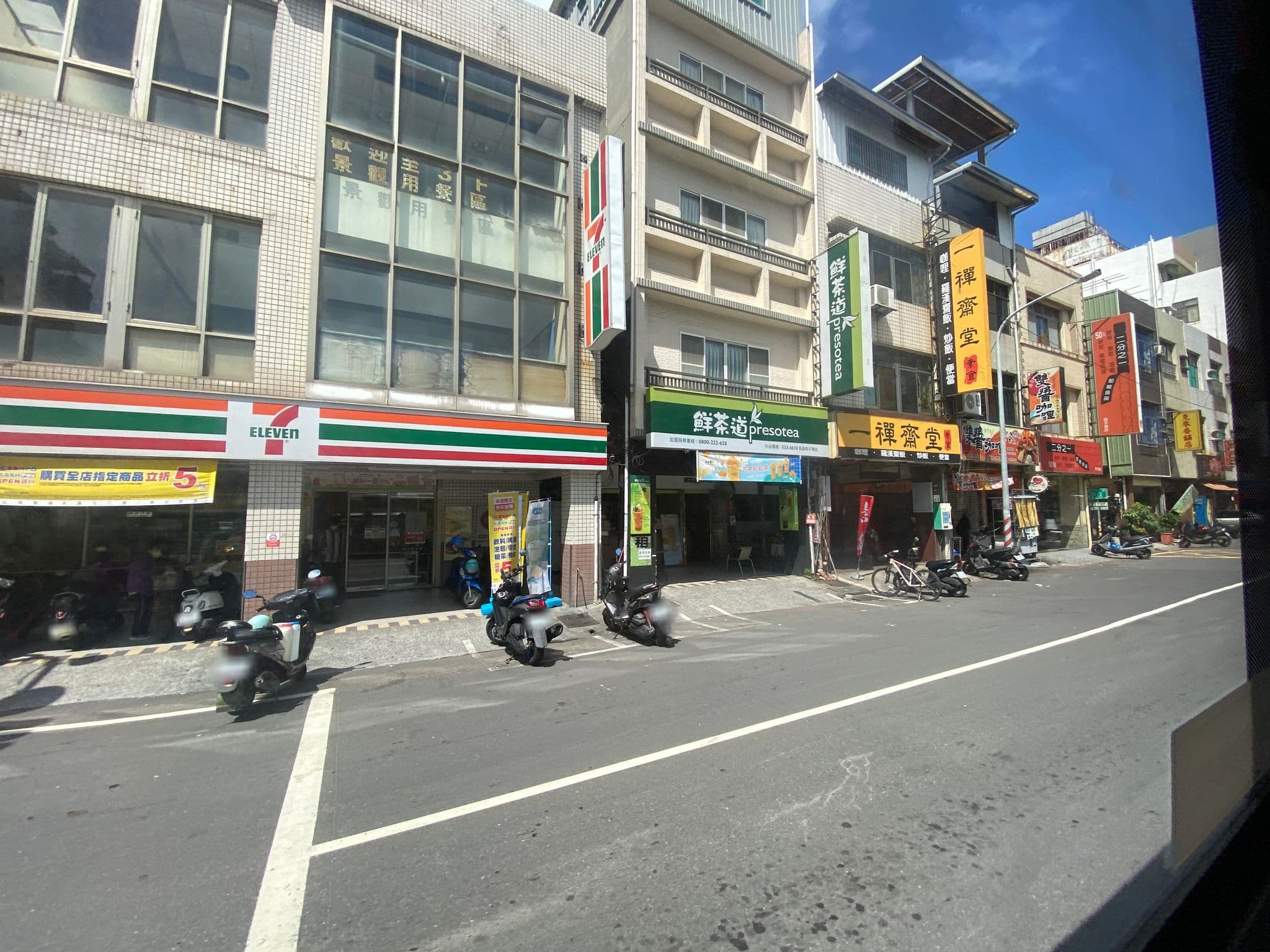 Street view near Hamasen Hostel, Kaohsiung — © frklin (CC BY-SA · Mapillary)