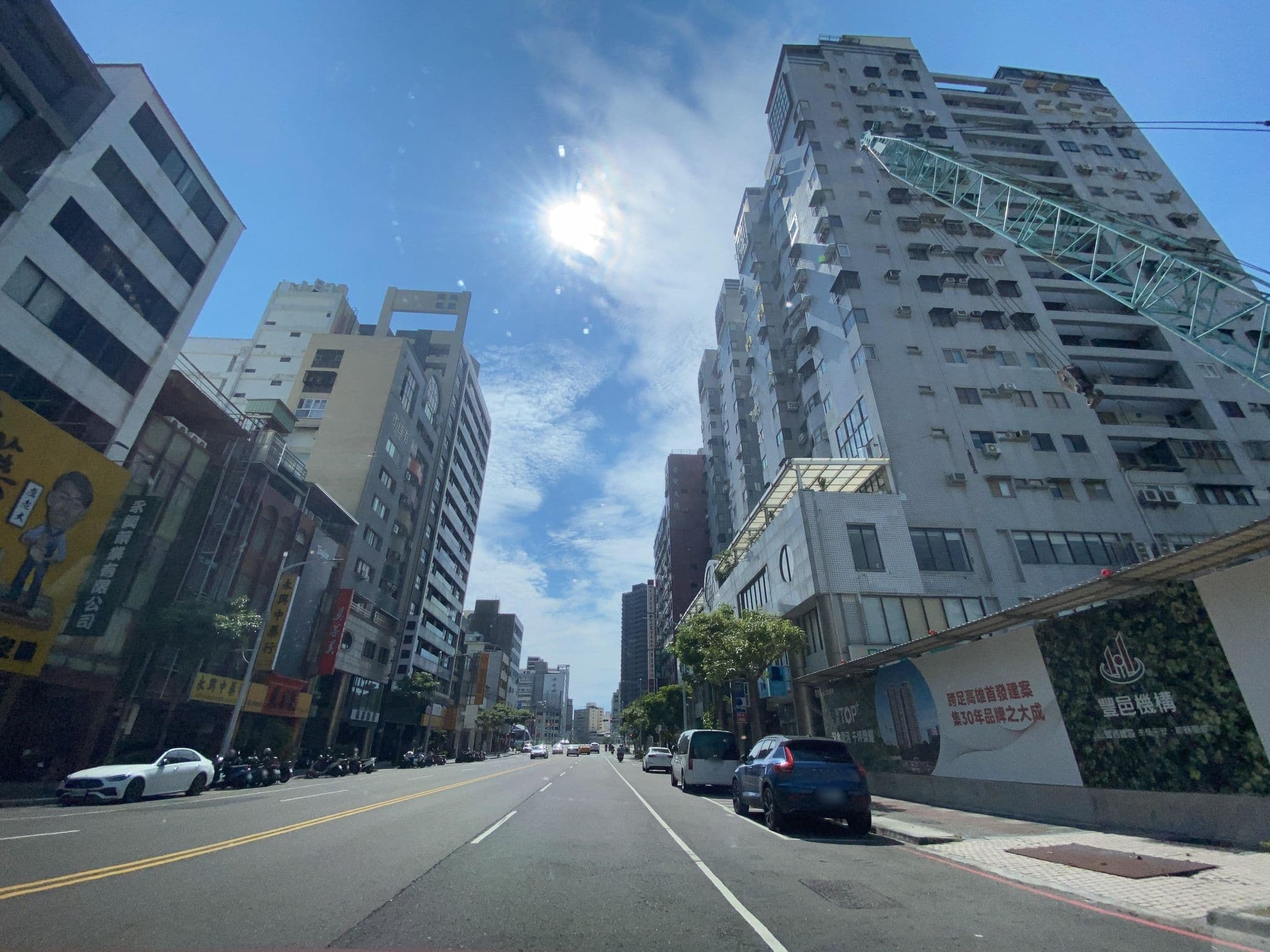 Street view near Toong Mao Hotel, Kaohsiung — © irvinfly (CC BY-SA · Mapillary)