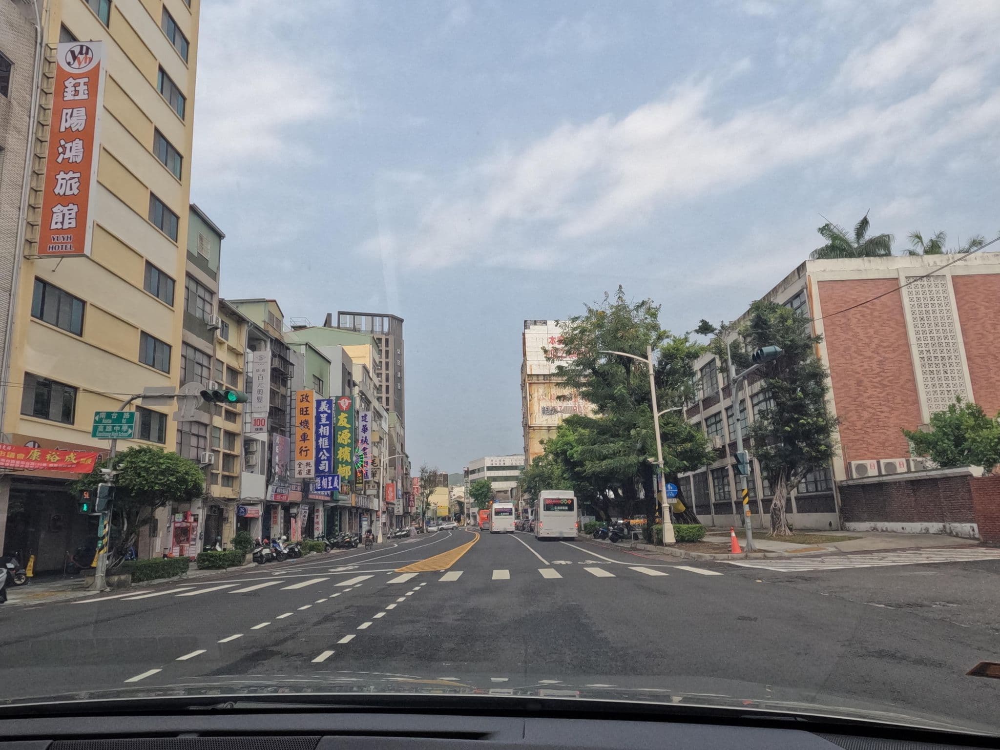 Street view near 金輝飯店, Kaohsiung — © littlebtc (CC BY-SA · Mapillary)