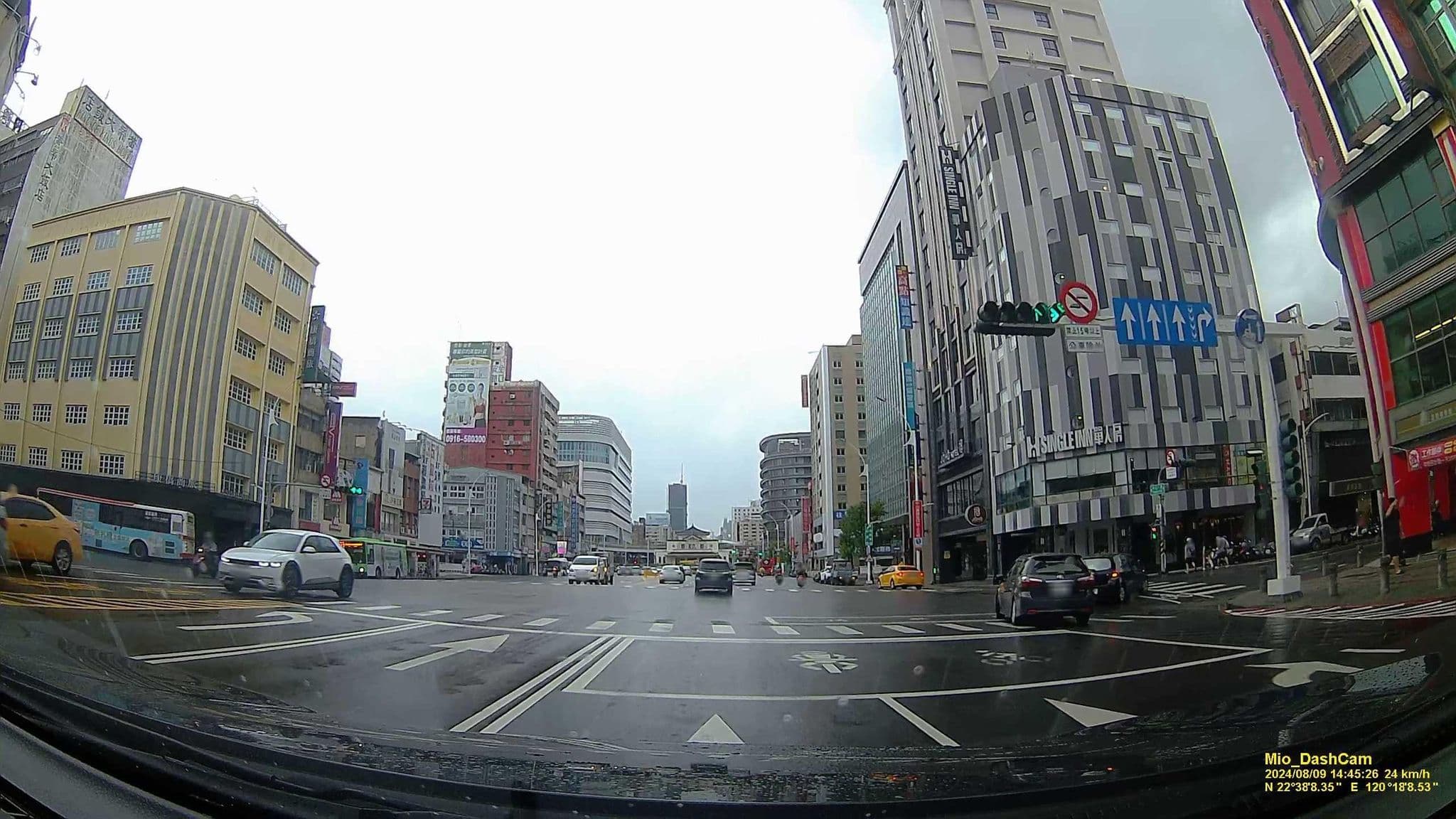 Street view near 鮪魚家族飯店, Kaohsiung — © hcyen (CC BY-SA · Mapillary)