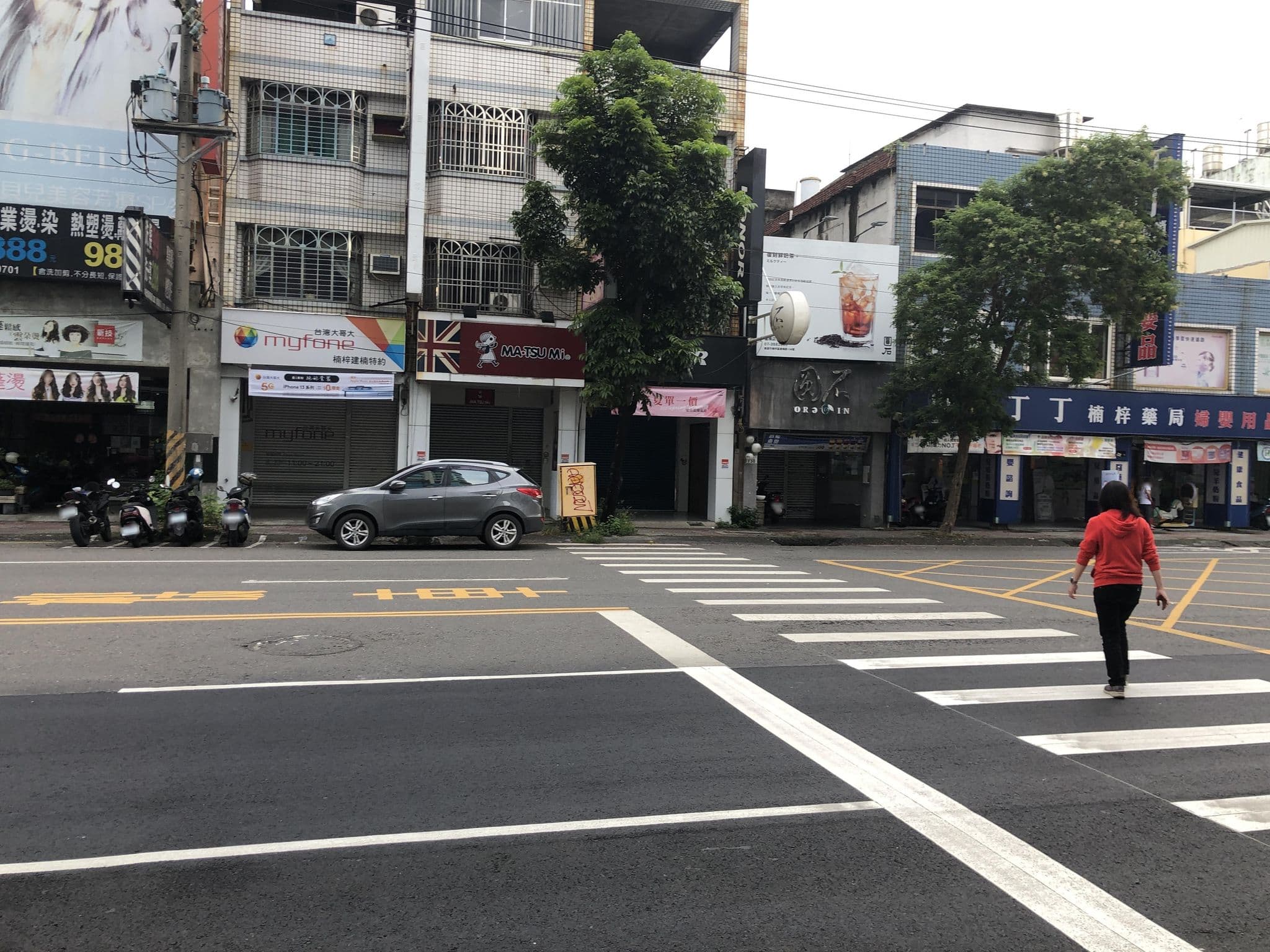 Street view near 亞泰賓館, Fengshan — © alllenwang (CC BY-SA · Mapillary)