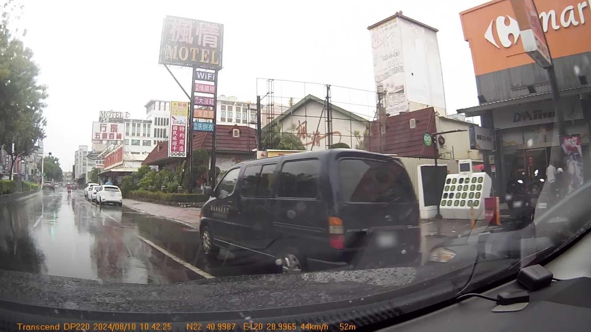 Street view near 楓情汽車旅館, Fengshan — © hcyen (CC BY-SA · Mapillary)