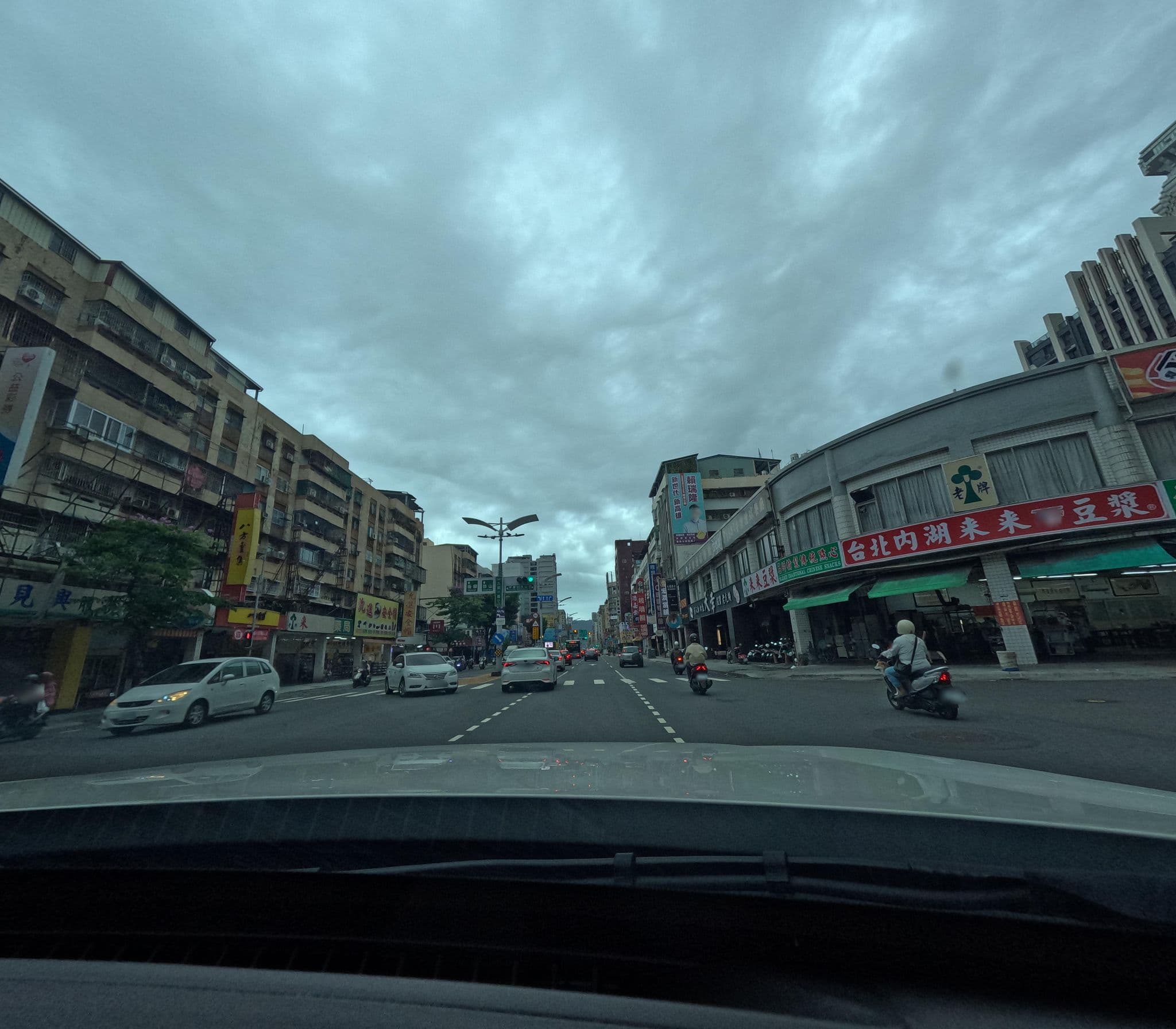 Street view near 杜拜汽车旅馆, Kaohsiung — © alllenwang (CC BY-SA · Mapillary)
