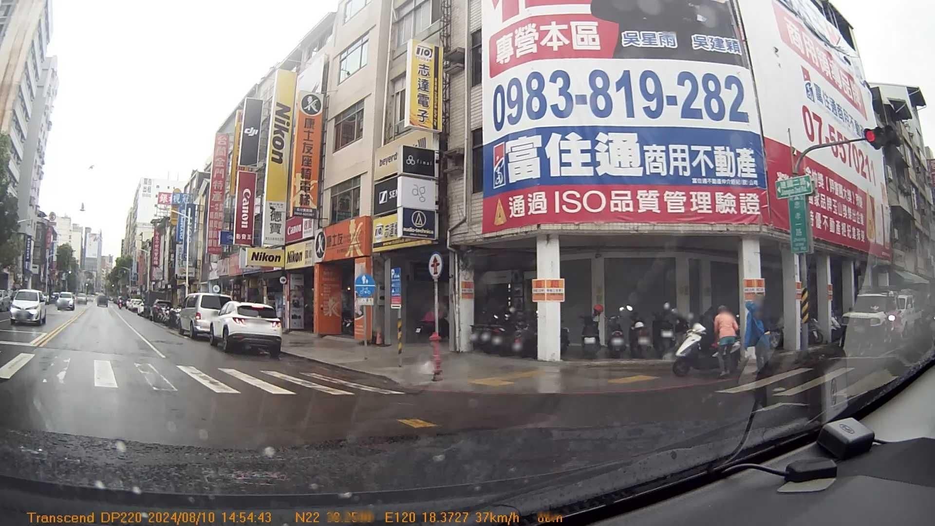 Street view near 高雄香格里拉飯店, Kaohsiung — © hcyen (CC BY-SA · Mapillary)