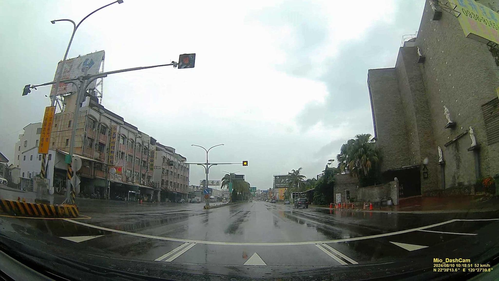 Street view near 歐悅汽車旅館集團, Fengshan — © hcyen (CC BY-SA · Mapillary)