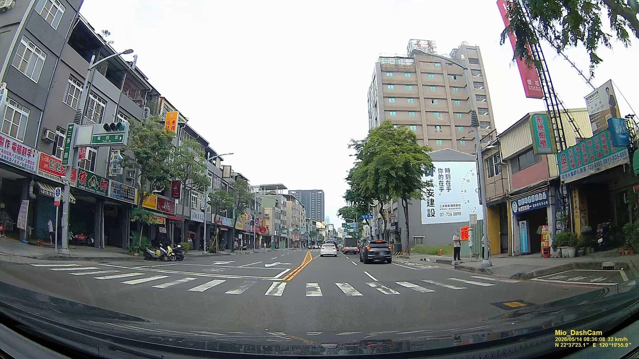 Street view near Yang's Hotel Kaohsiung, Kaohsiung — © hcyen (CC BY-SA · Mapillary)