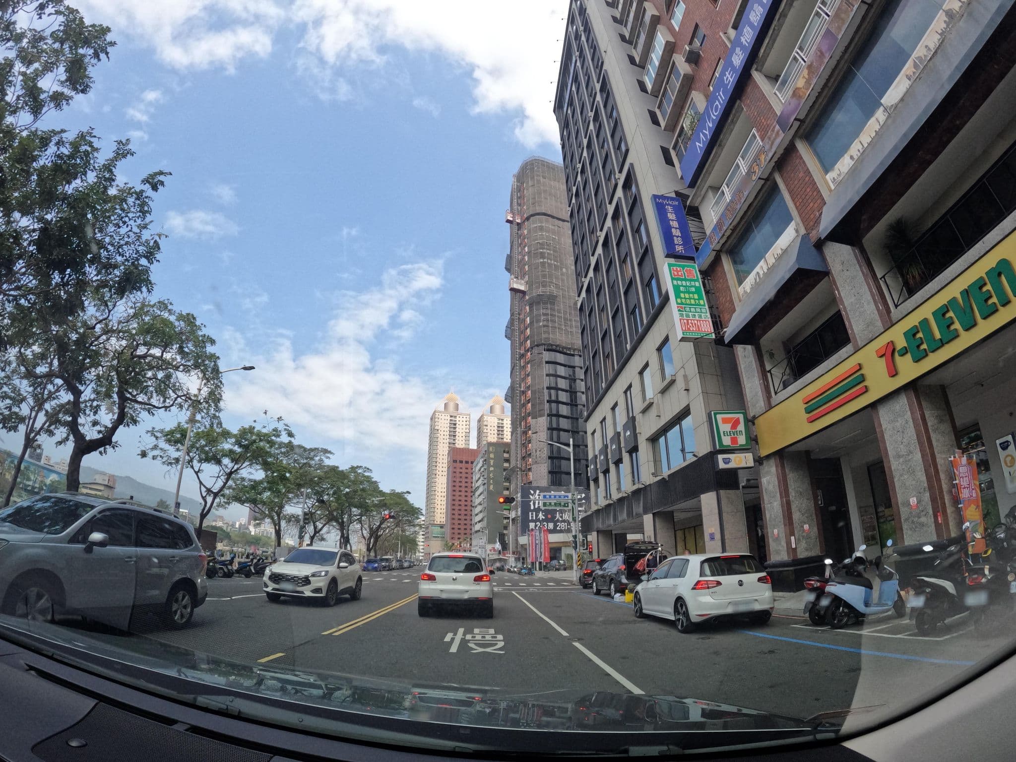 Street view near 河堤時尚旅店 The Riverside Hotel, Kaohsiung — © littlebtc (CC BY-SA · Mapillary)