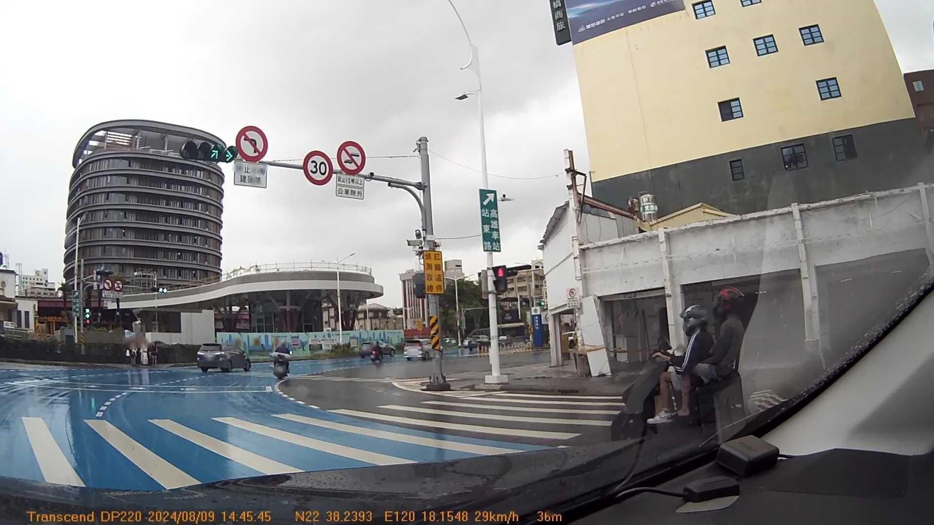 Street view near 康橋商旅（站前館）, Kaohsiung — © hcyen (CC BY-SA · Mapillary)
