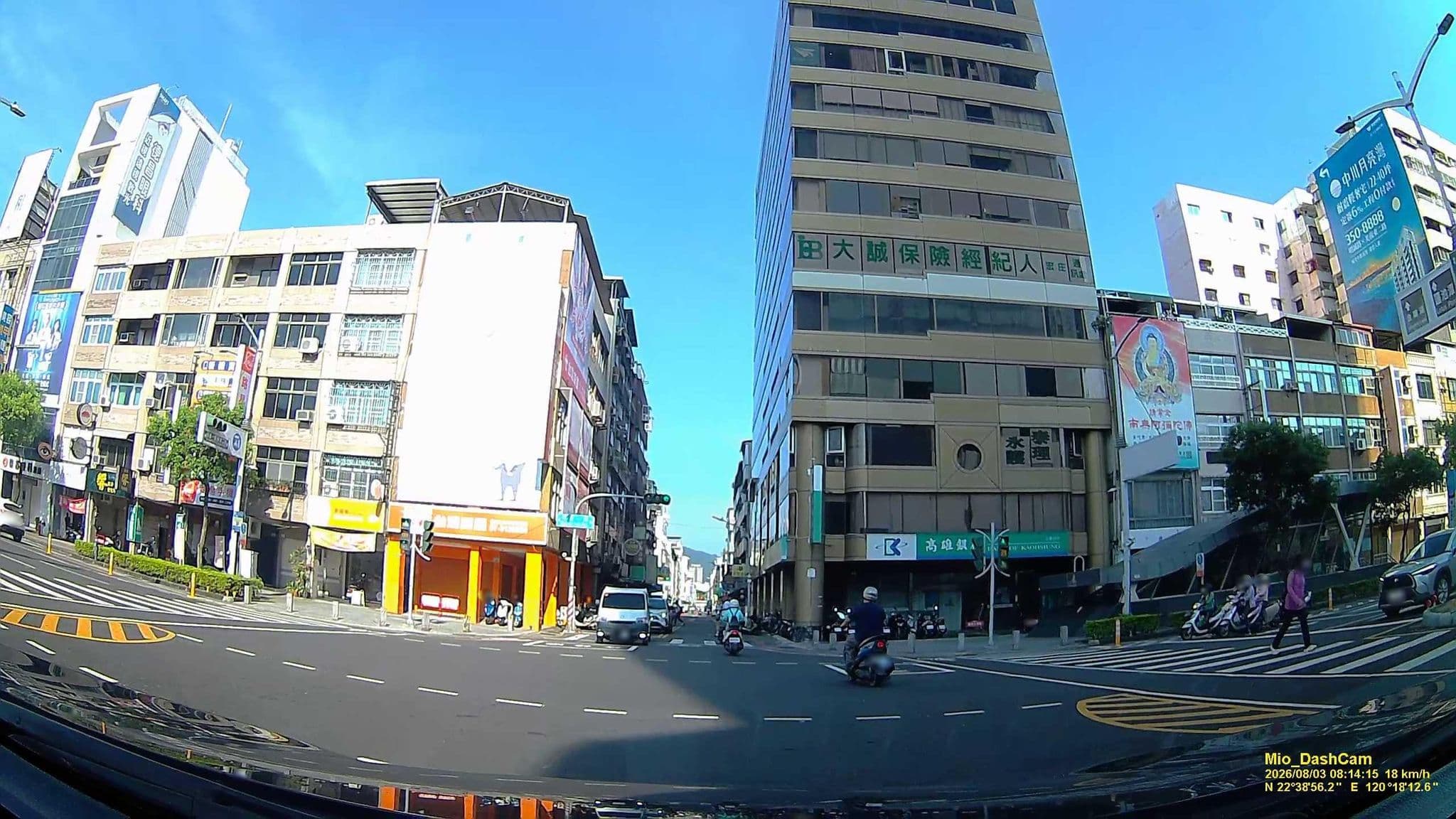 Street view near Paper Plane Hostel, Kaohsiung — © hcyen (CC BY-SA · Mapillary)