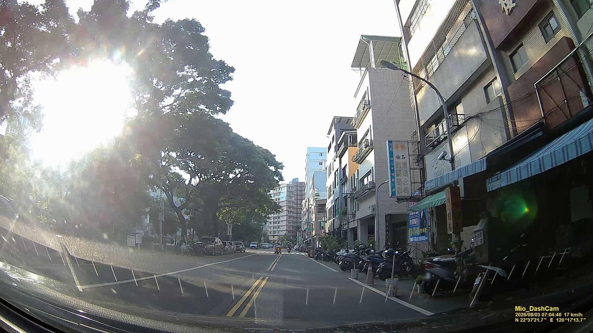 Street view near 皇冠旅社, Kaohsiung — © hcyen (CC BY-SA · Mapillary)