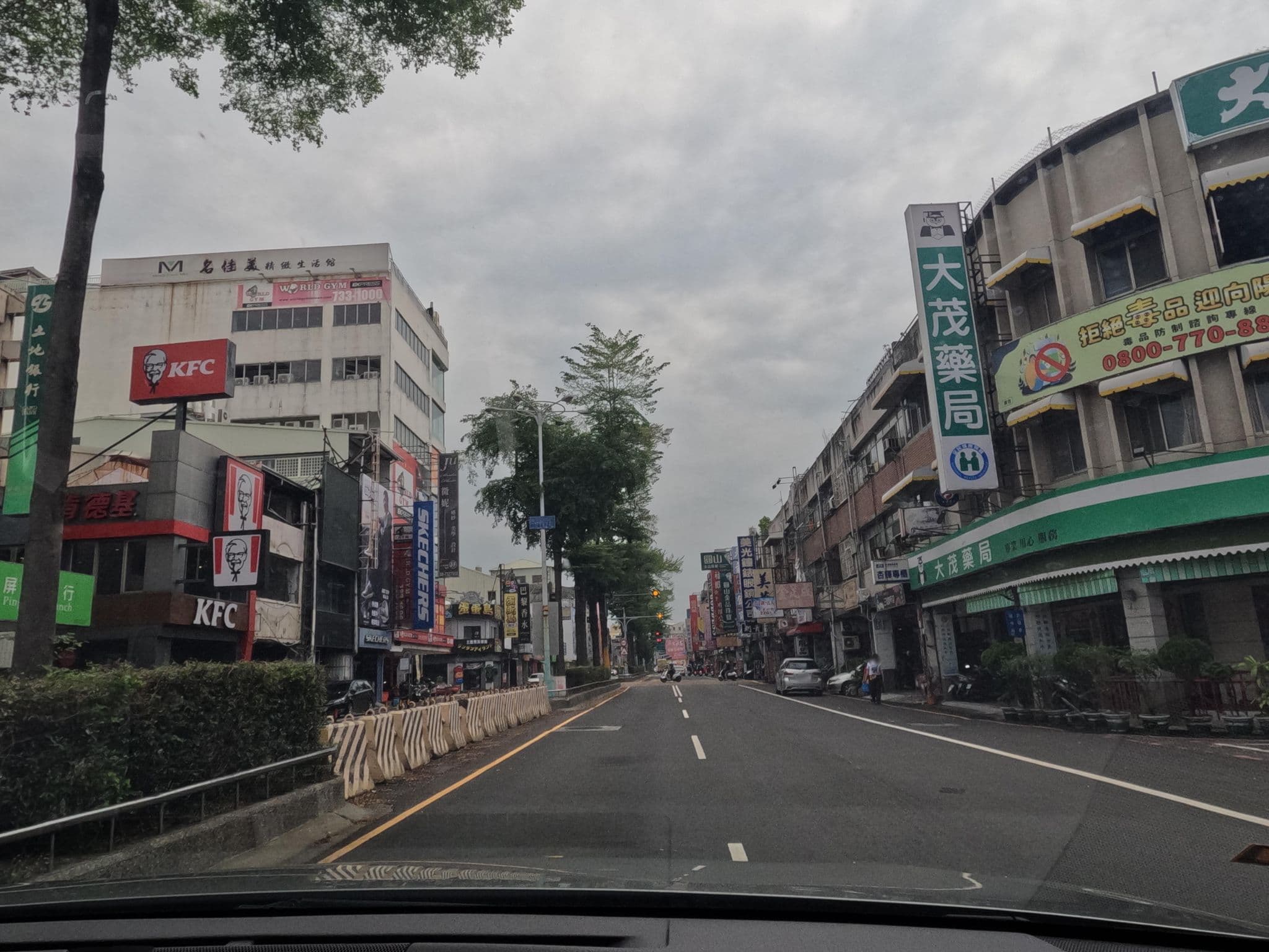Street view near 台輪時尚旅店, Fengshan — © littlebtc (CC BY-SA · Mapillary)