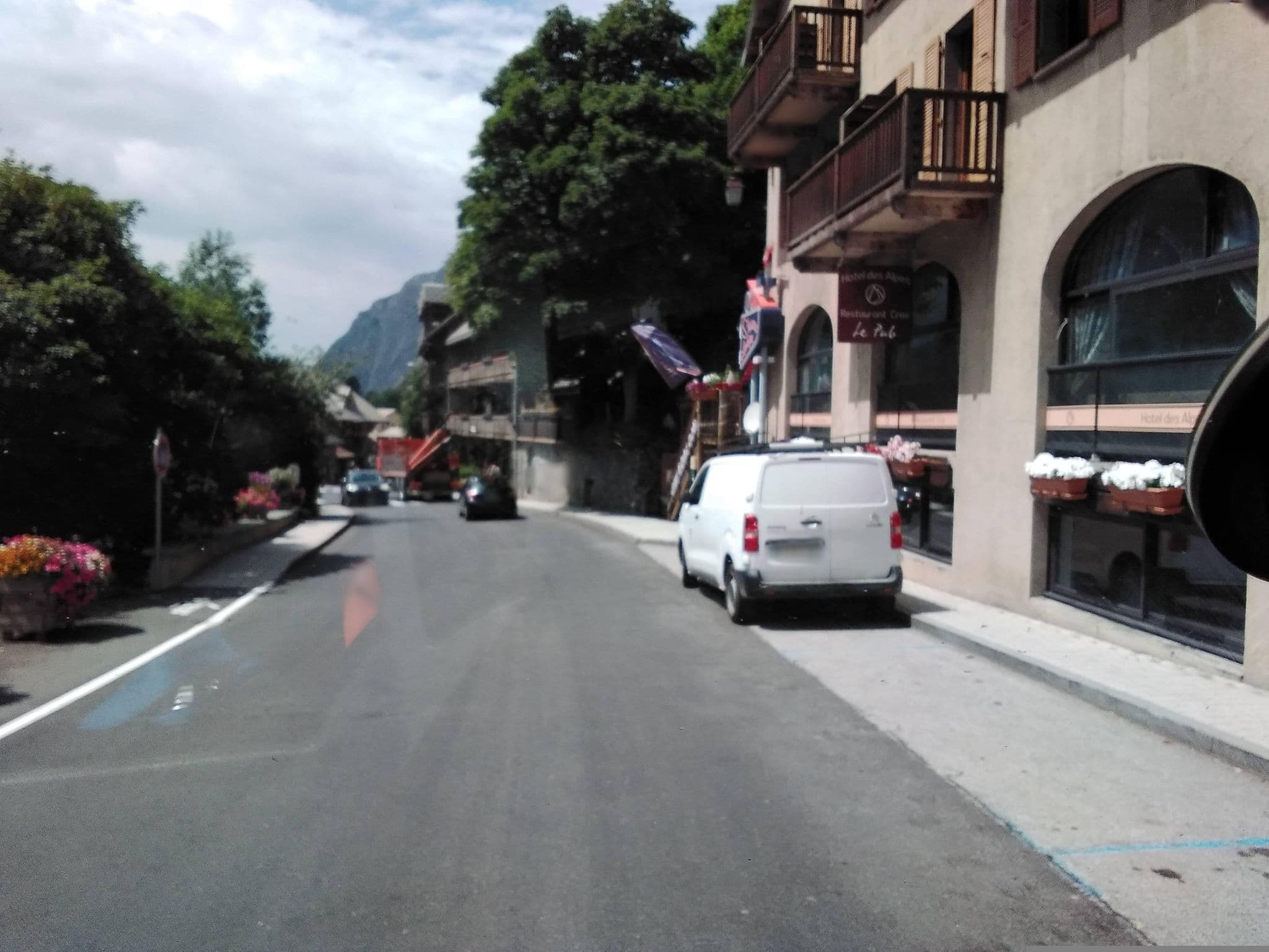 Street view near Hôtel des Alpes, Mont-de-Lans — © mprins (CC BY-SA · Mapillary)