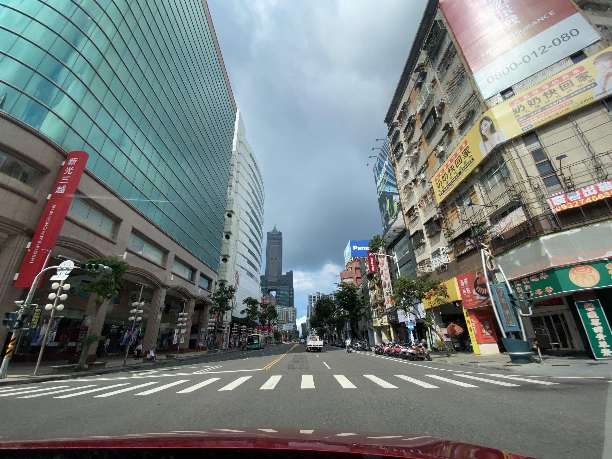 Street view near D'well Hostel, Kaohsiung — © irvinfly (CC BY-SA · Mapillary)