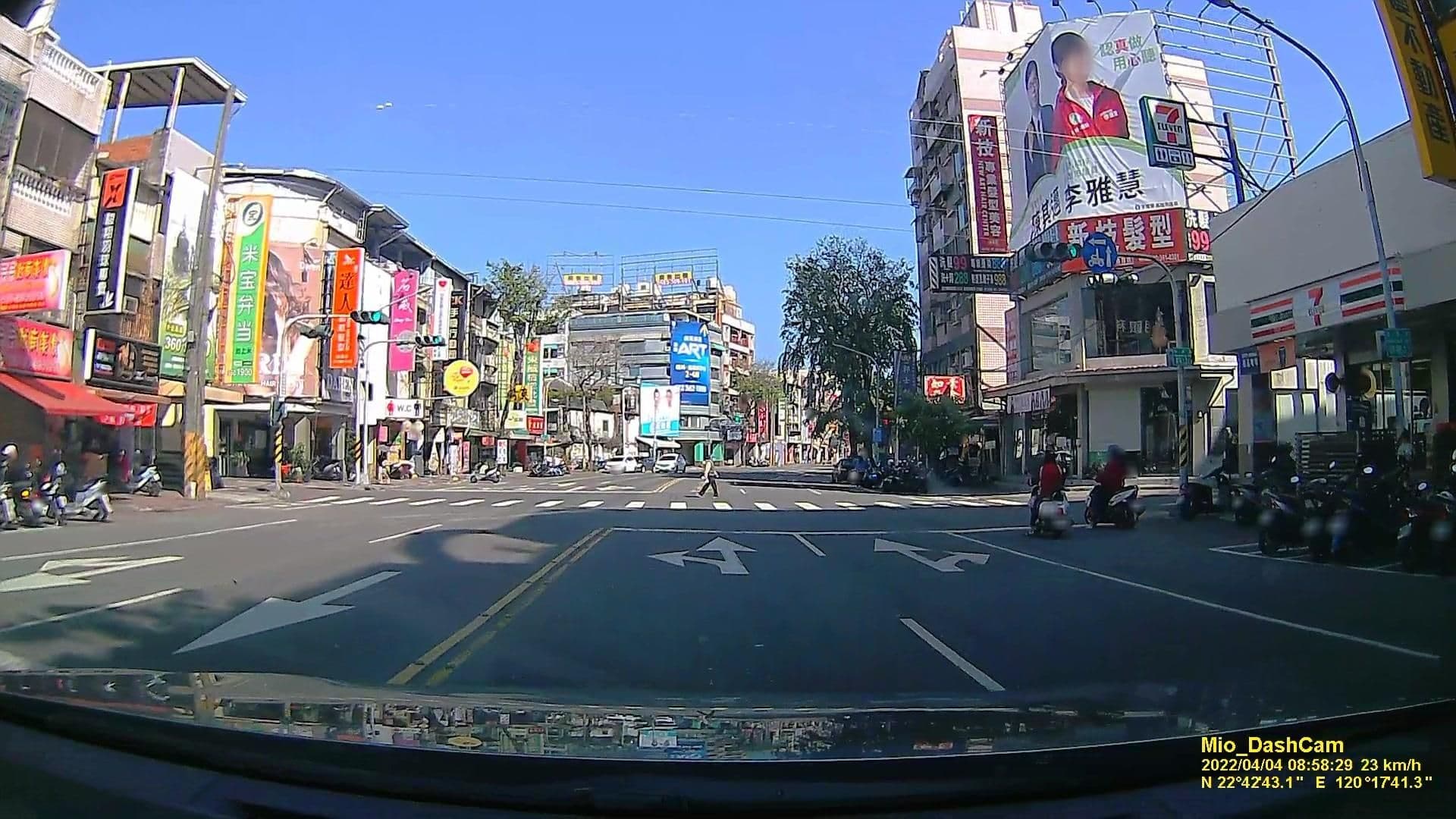 Street view near 王筑大飯店, Kaohsiung — © littlebtc (CC BY-SA · Mapillary)