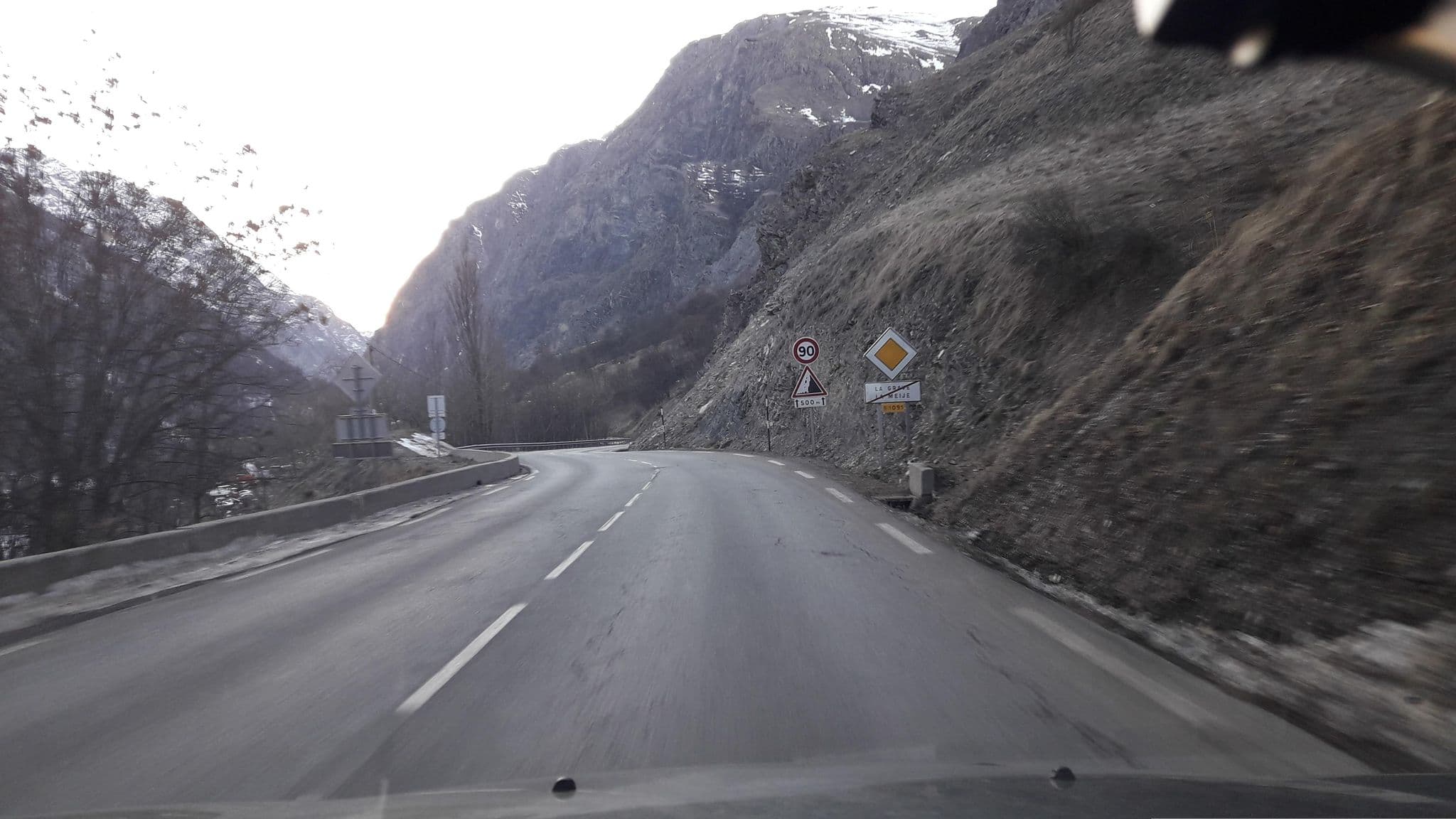 Street view near Gîte Le Rocher, Mont-de-Lans — © eric_s (CC BY-SA · Mapillary)