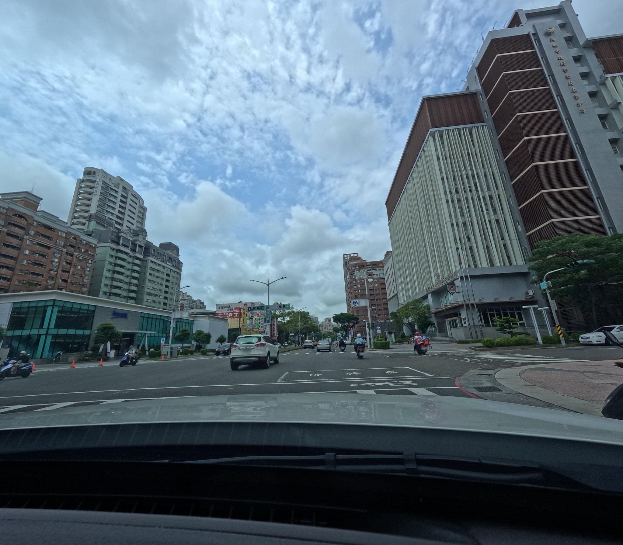Street view near 哥倫佈汽車旅館, Kaohsiung — © alllenwang (CC BY-SA · Mapillary)
