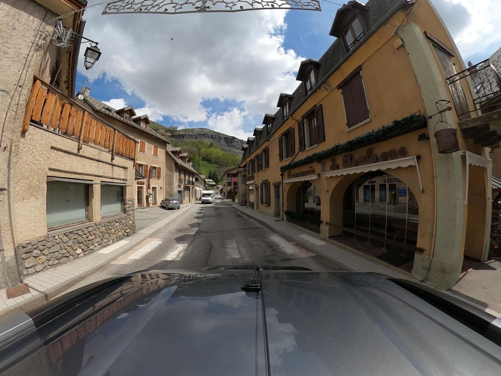 Street view near Gîte Le vieux Guide, Mont-de-Lans — © eric_s (CC BY-SA · Mapillary)