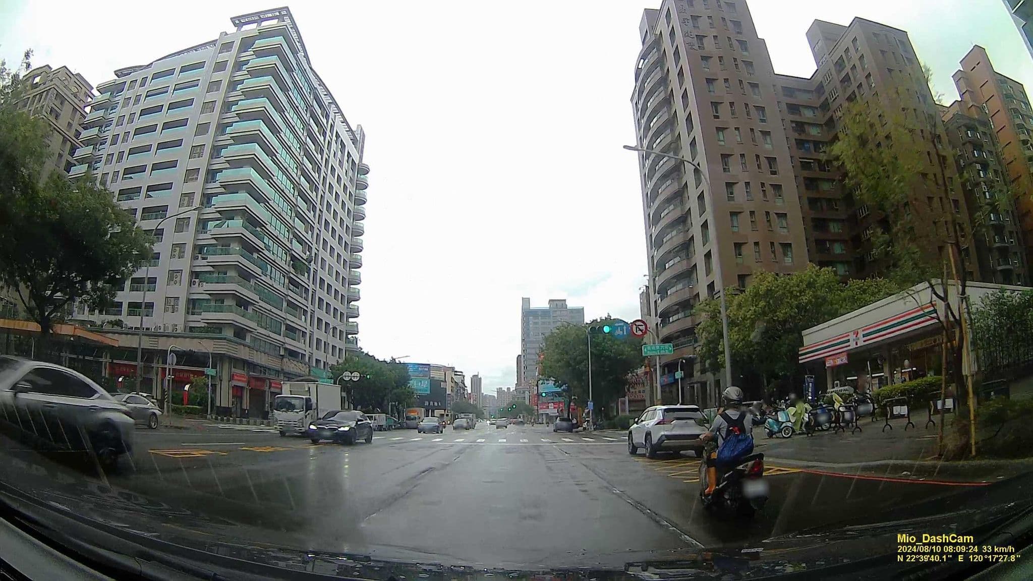 Street view near 夏艷精品旅館, Kaohsiung — © hcyen (CC BY-SA · Mapillary)